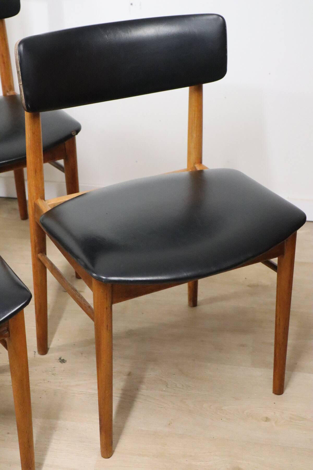 Set of 4 Scandinavian chairs in teak and black faux leather – 1960s