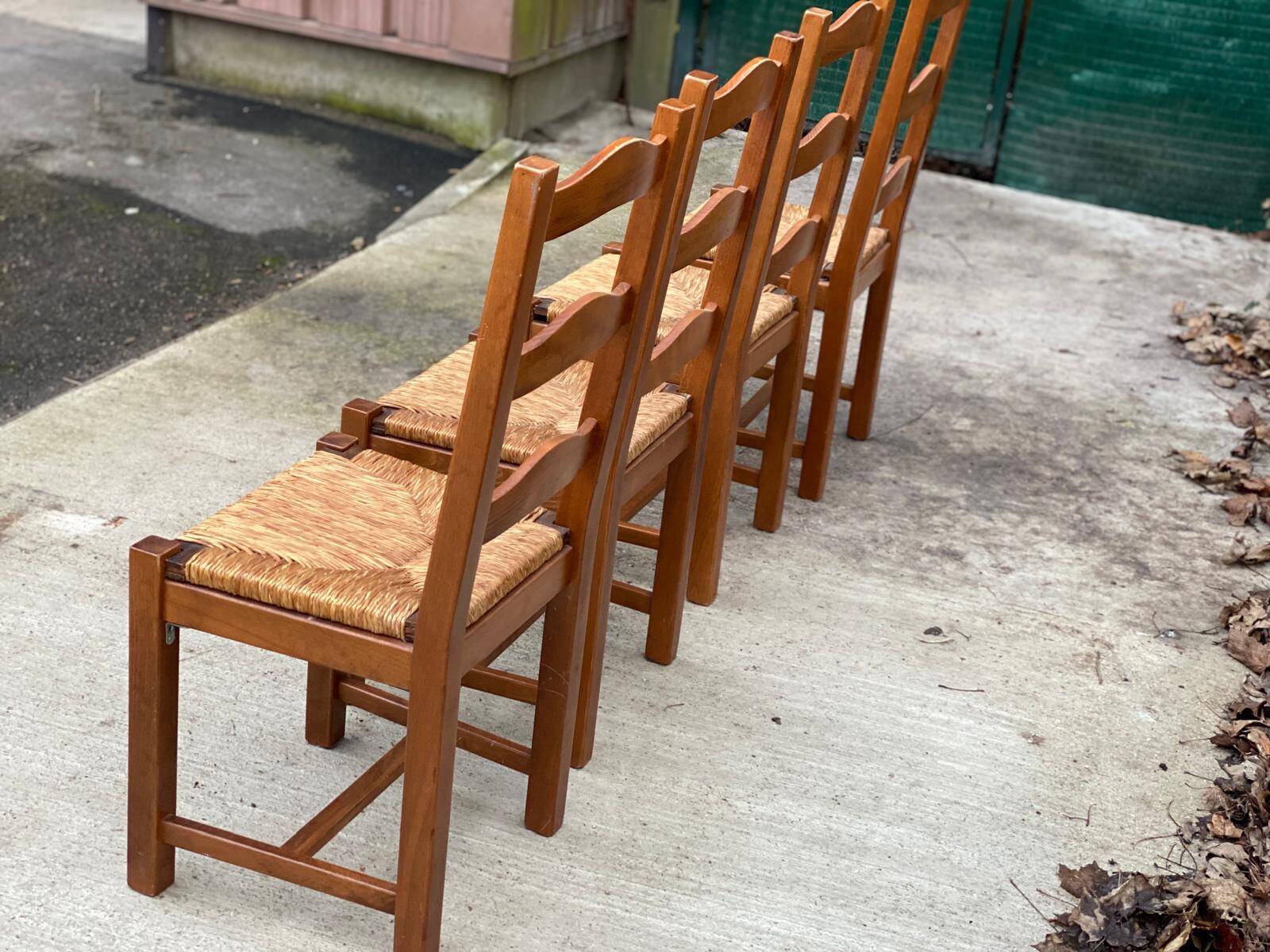 4 Vintage Farmhouse Style Dining Chairs in Solid Oak Straw Wood