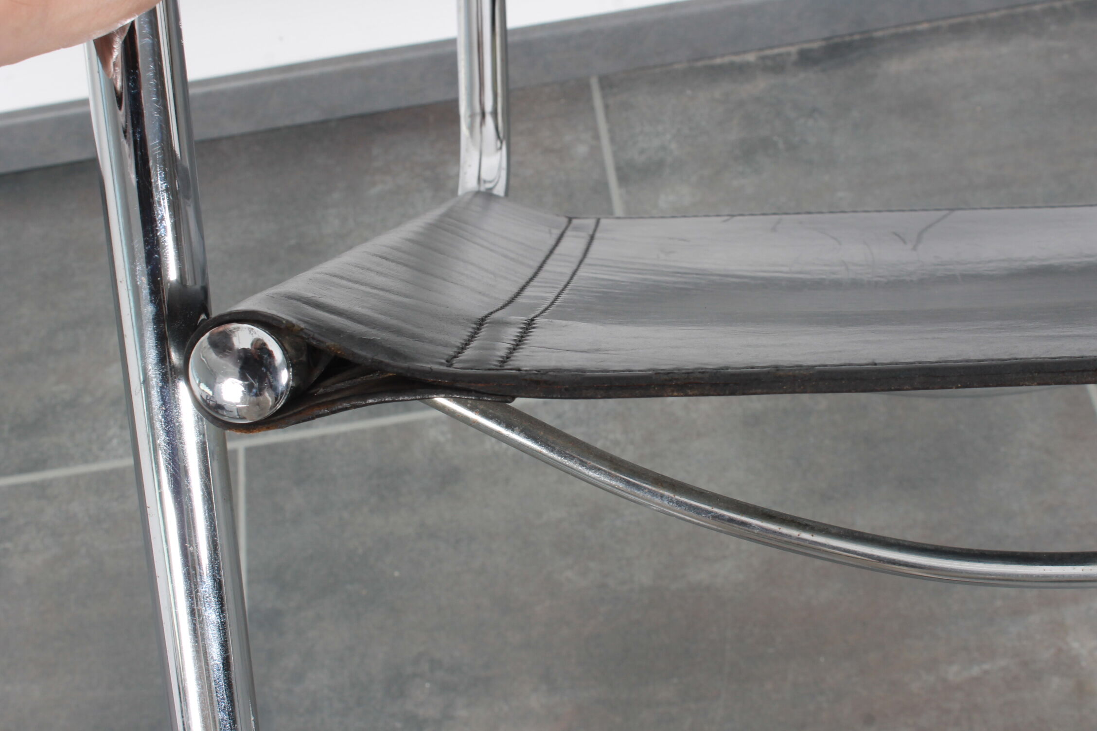 Chaise cantilever. de Matteo Grassi