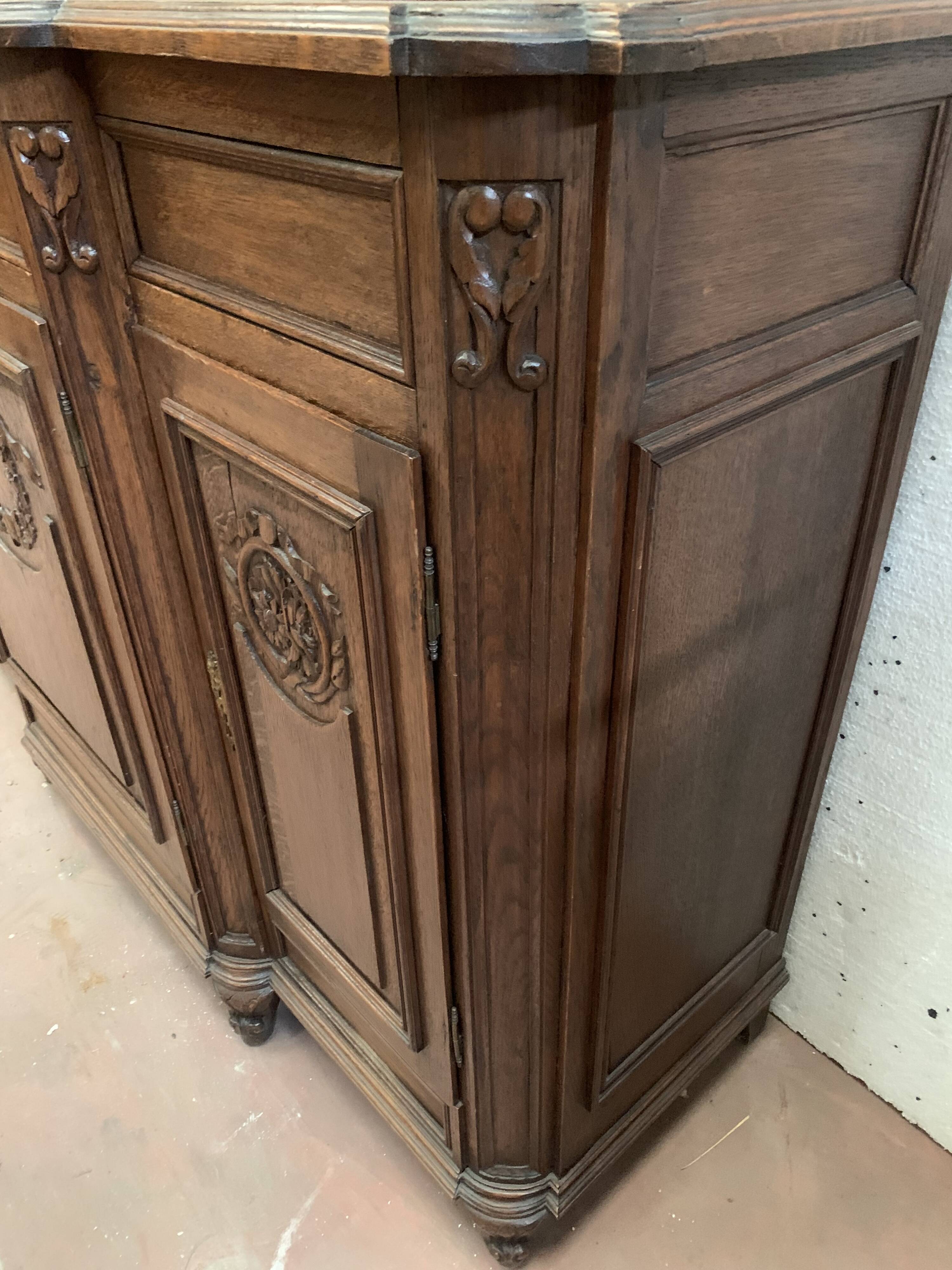 Buffet Liégeois in two bodies Chene massive patinated XX century