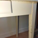Spindle leg desk