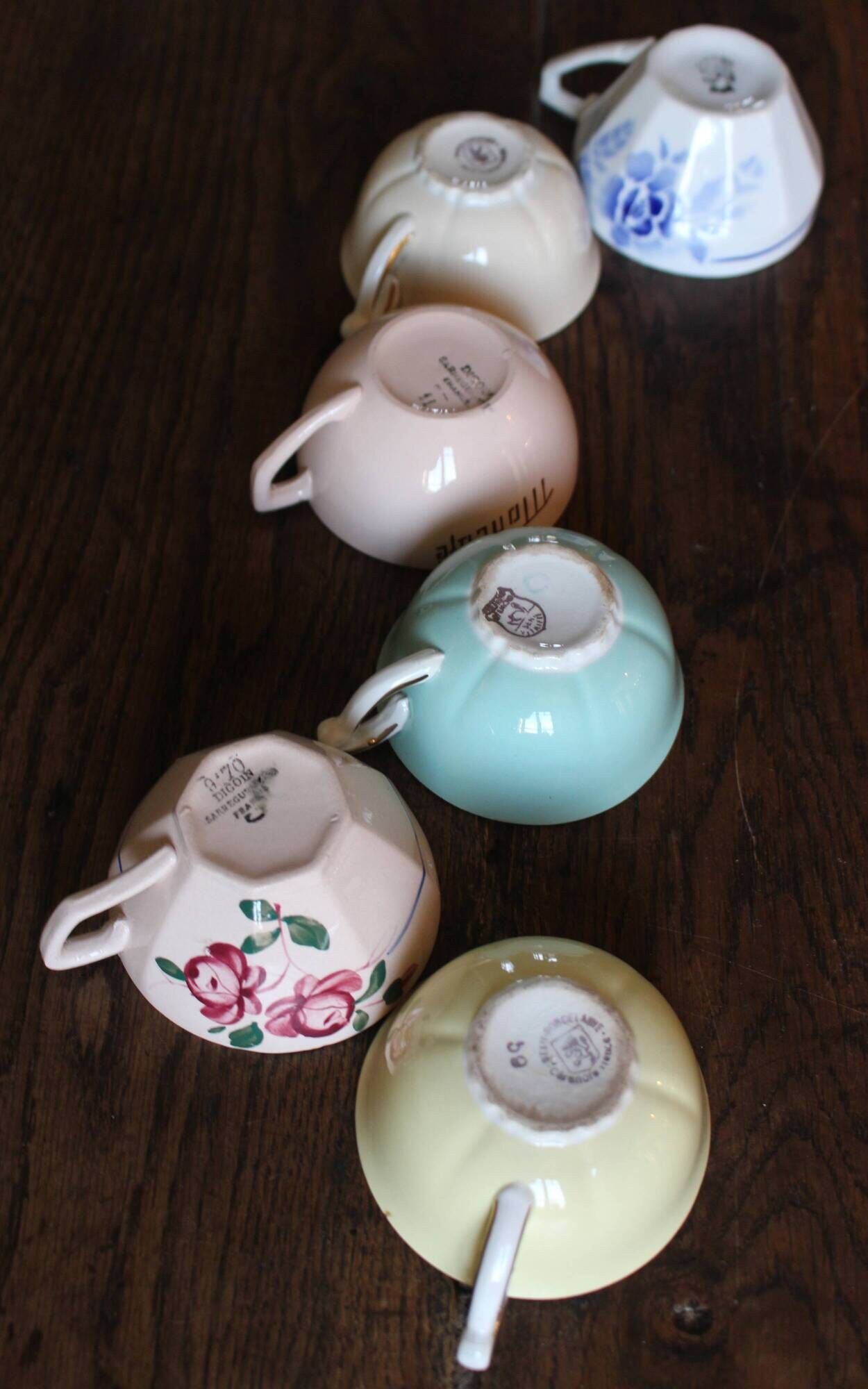 A set of 6 cups Colours Flowers Digoin Céranord Saint Amand
