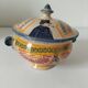 Bonbonnière ancienne Quimper décor corbeille rose et portrait breton