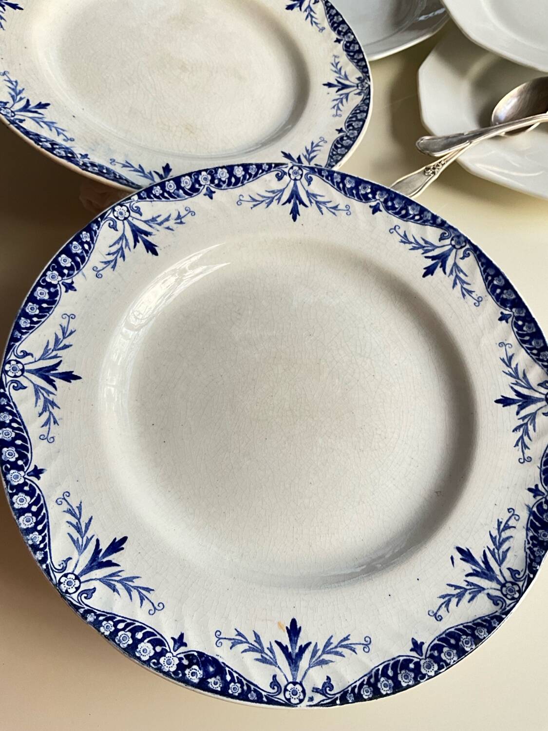 2 cake plates 'iron earth'