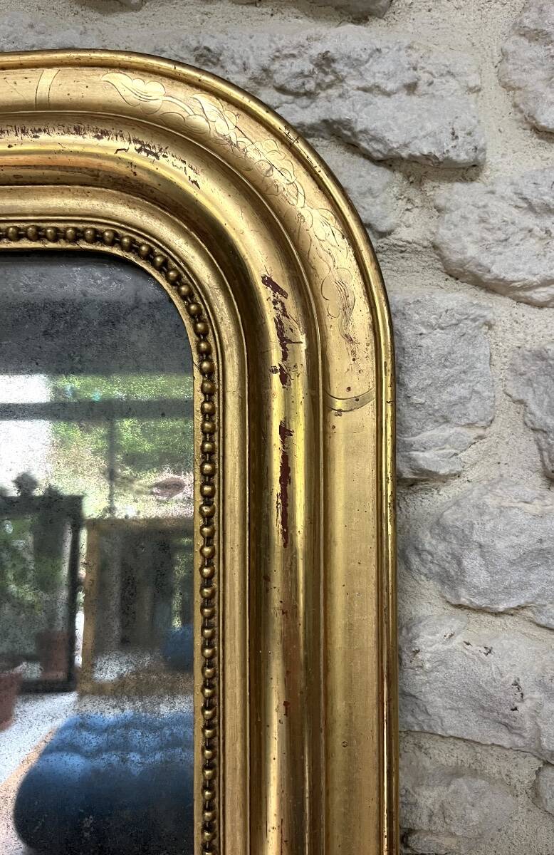 Louis-Philippe pearl mirror 82/61cm gilded with gold leaf, mercury glass, fireplace overmantel.