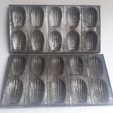 Duo de moules à madeleines anciens