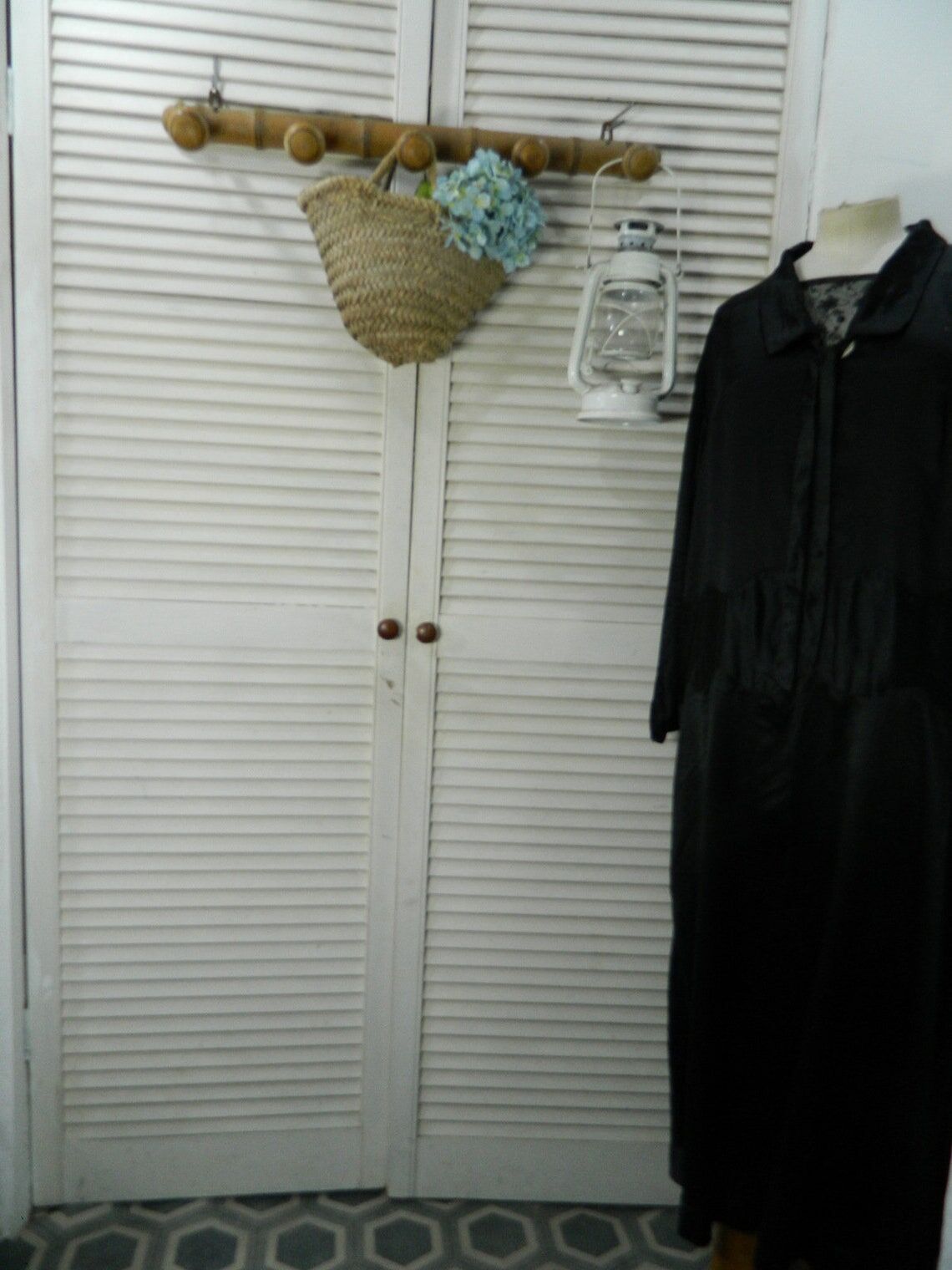 Old coat rack with 5 hooks, wooden.