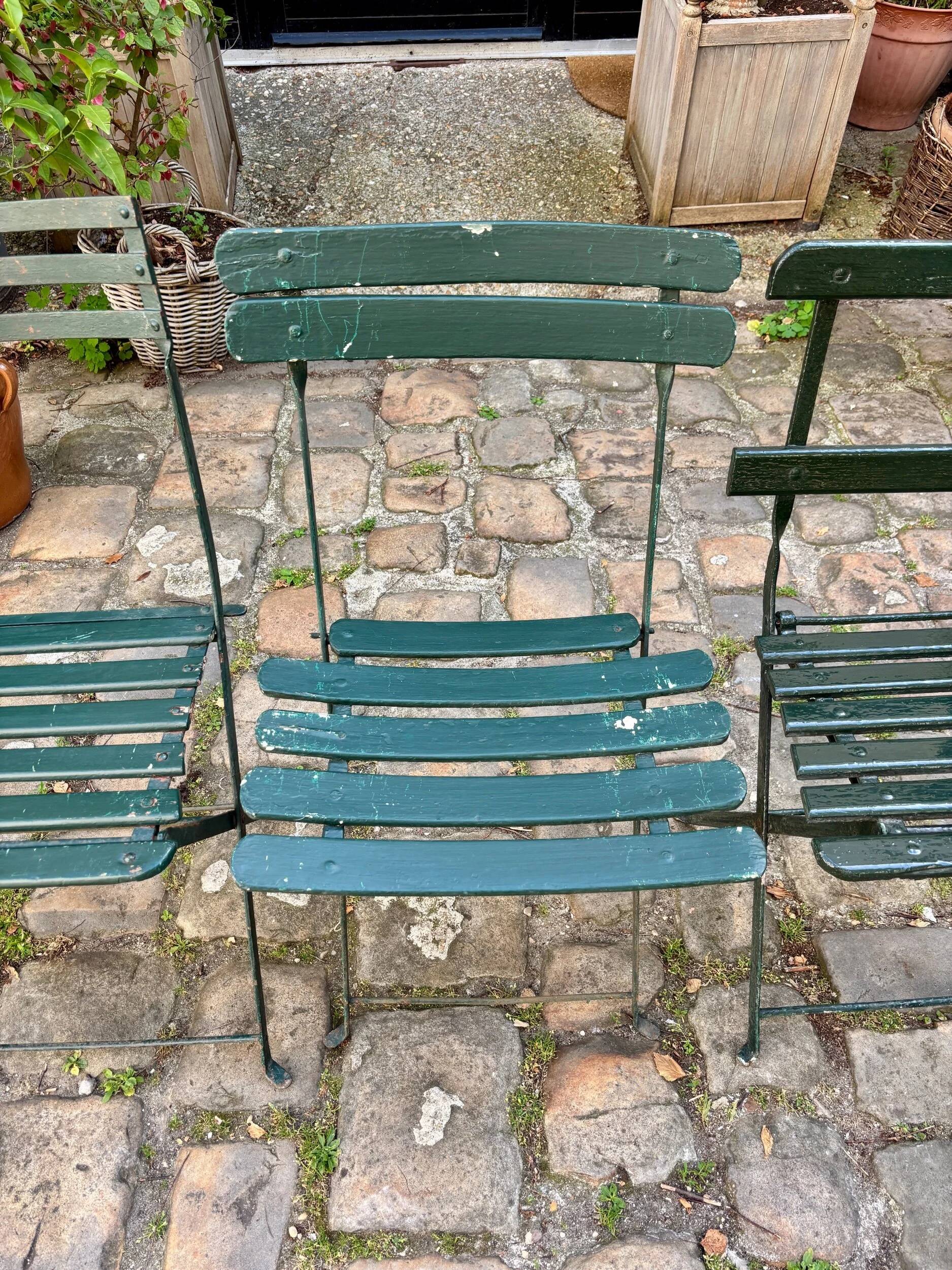 Salon de jardin, table et 4 chaises pliantes en métal vert