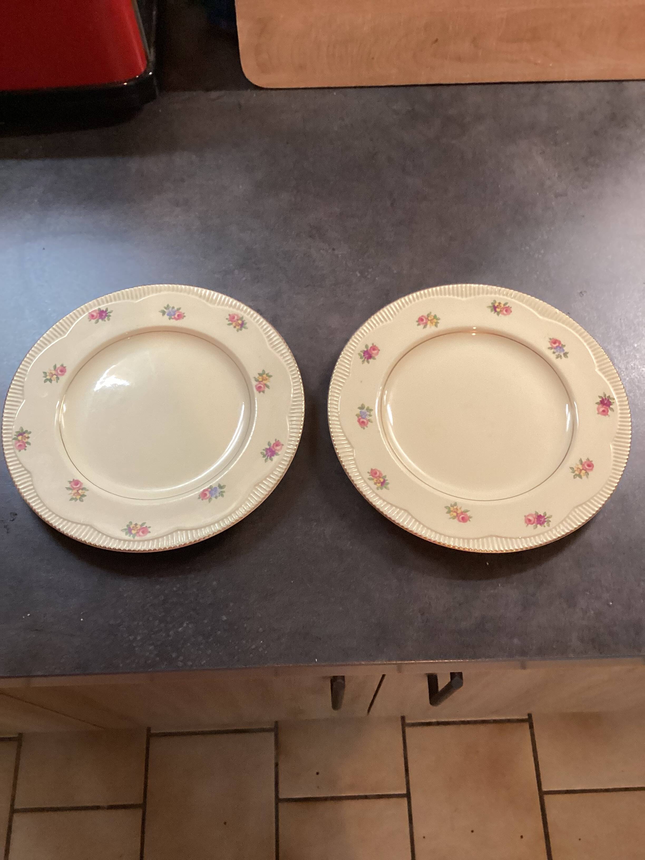 Two identical vintage Clarice Cliff plates from the Newport Pottery.