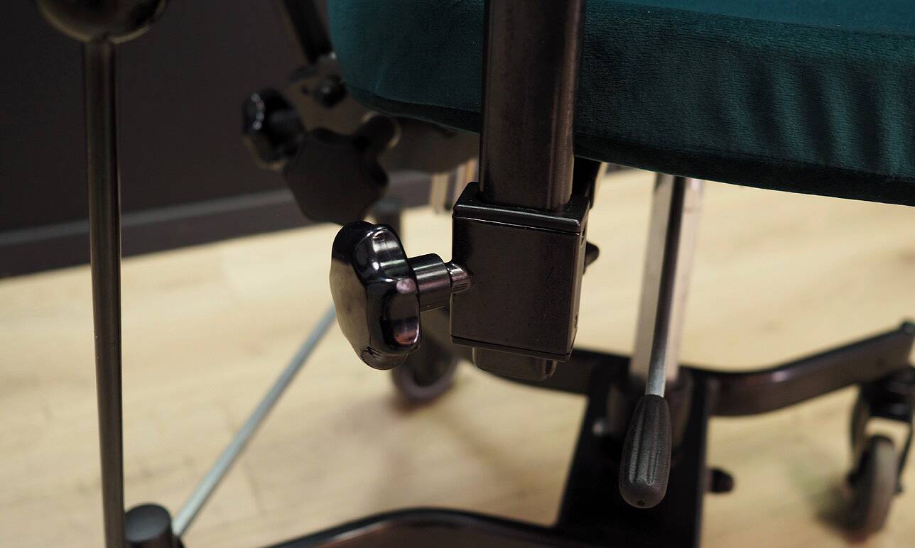 Green office armchair, Danish design, 1970s, production: Denmark