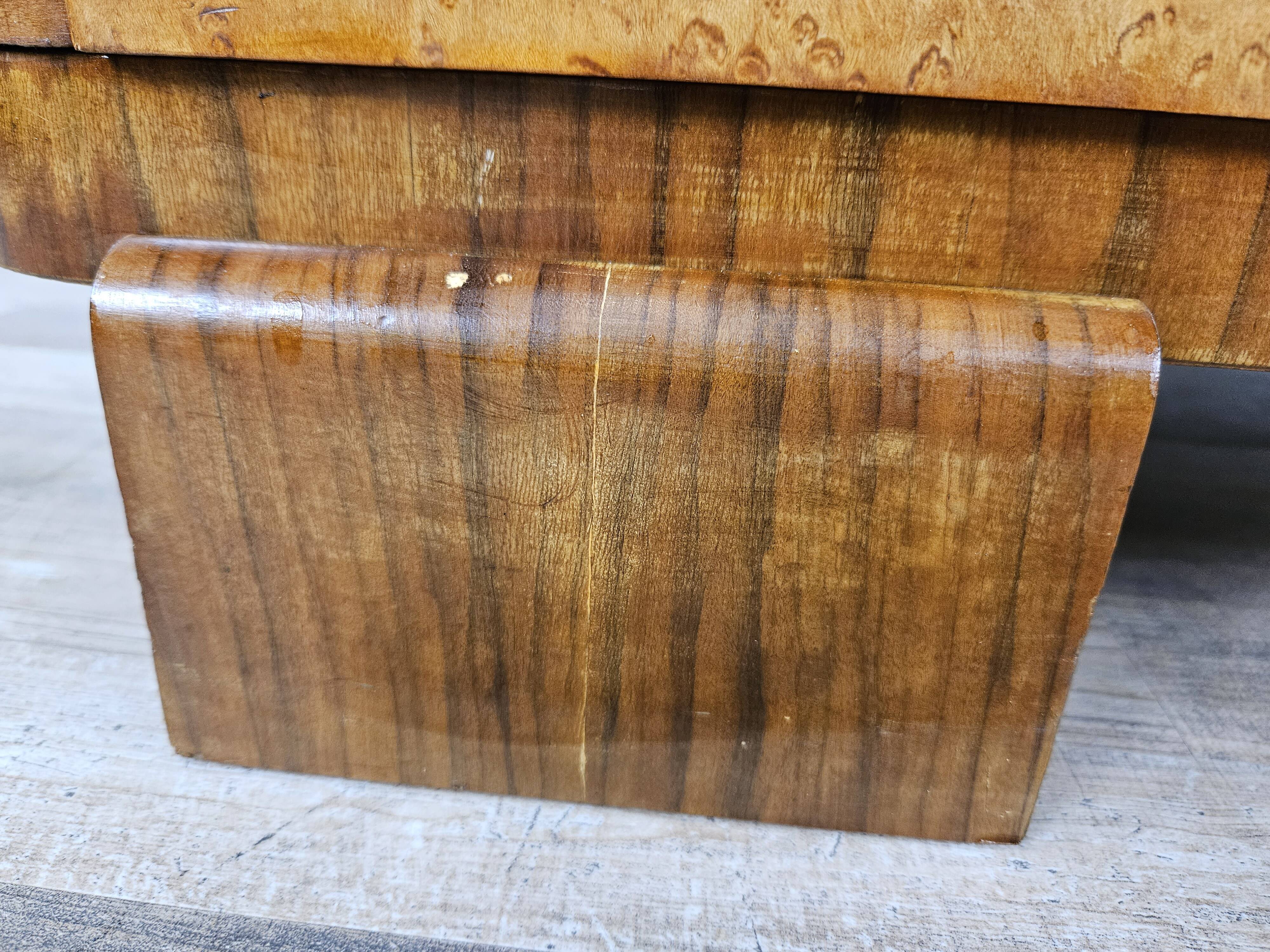 Art decò sideboard in thuja and walnut