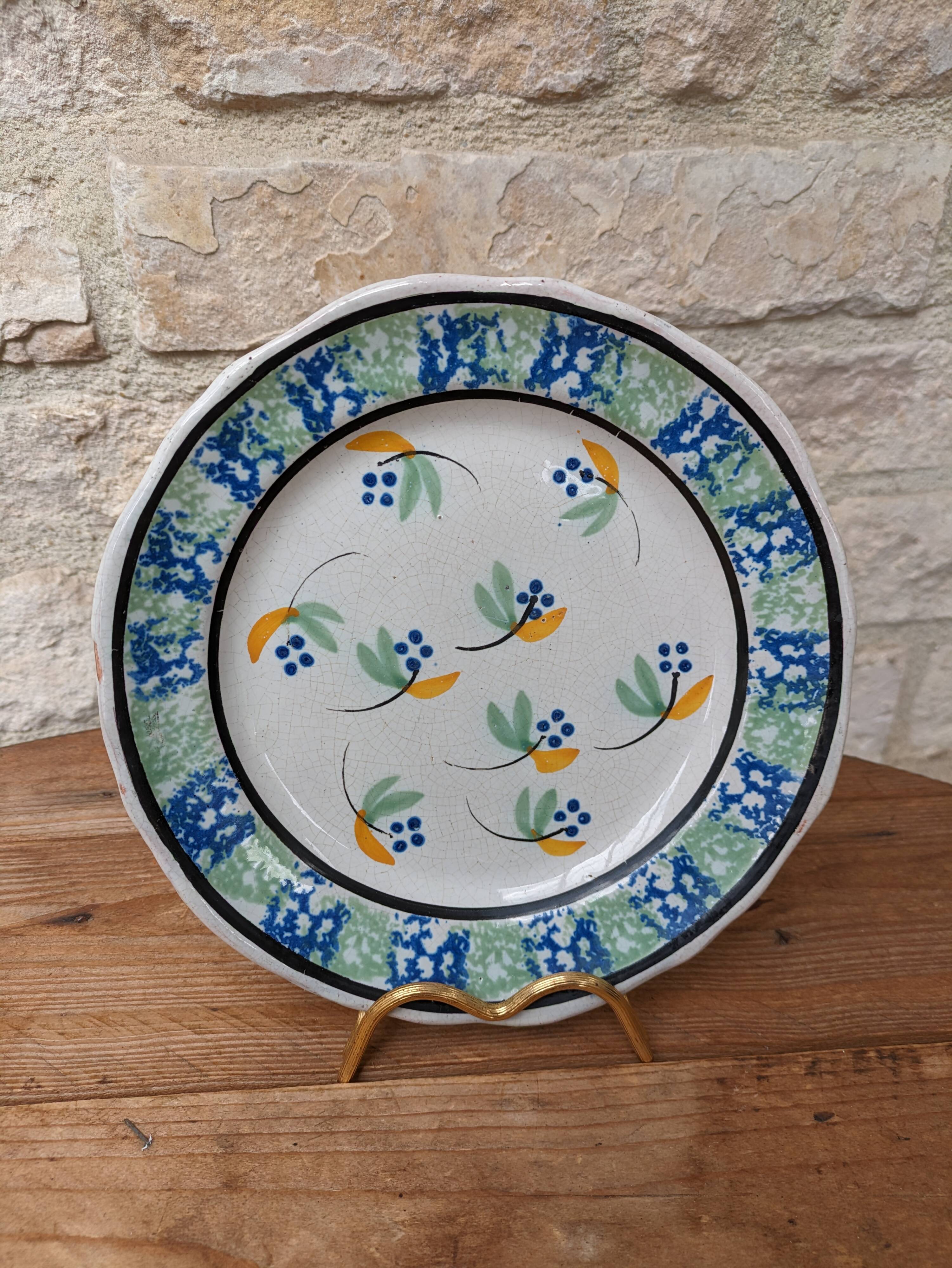 Old flower plate called black ass