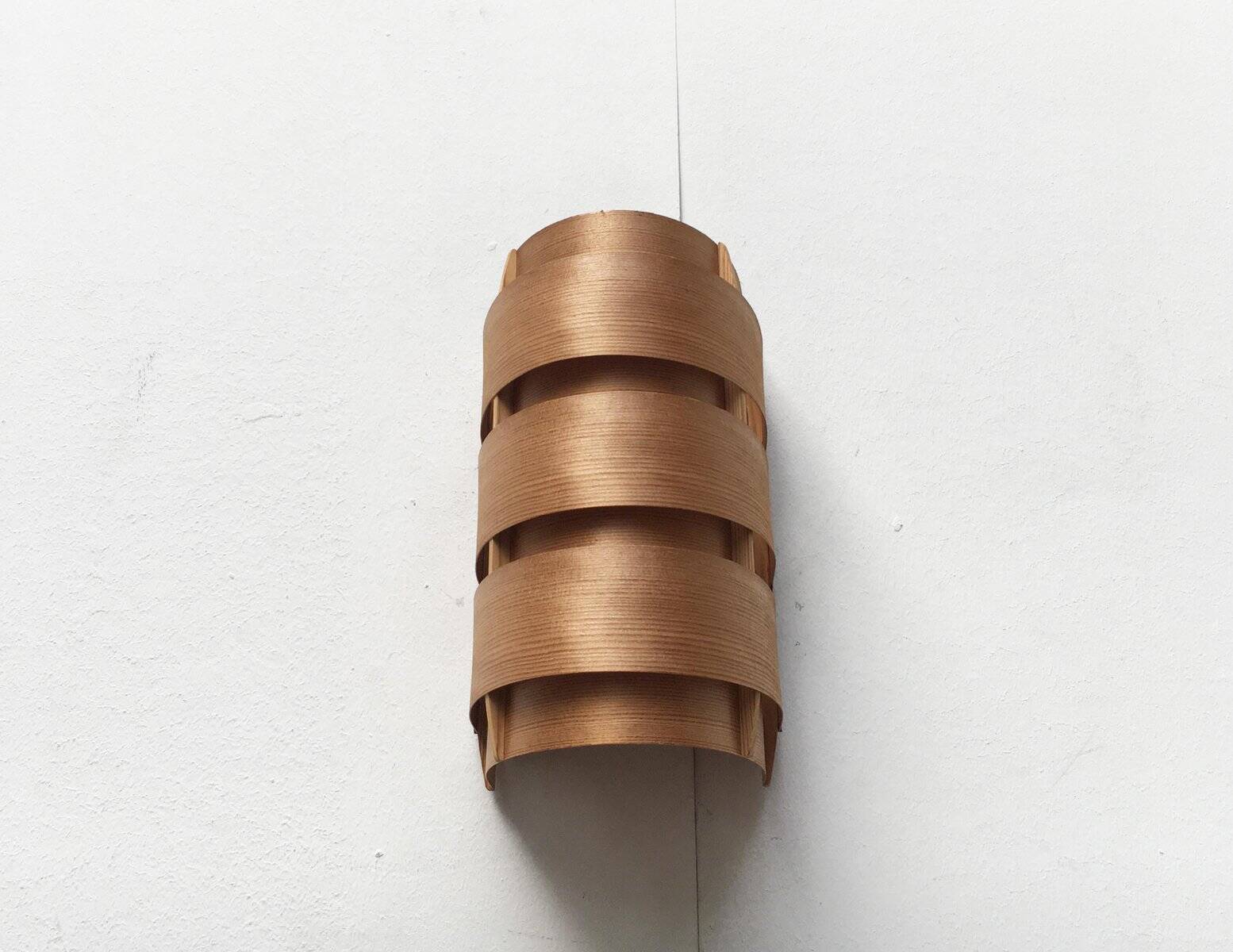 Edda V155 wall lamp in teak from the mid-century by Hans-Agne Jakobsson for Ellysett AB, 1950s.