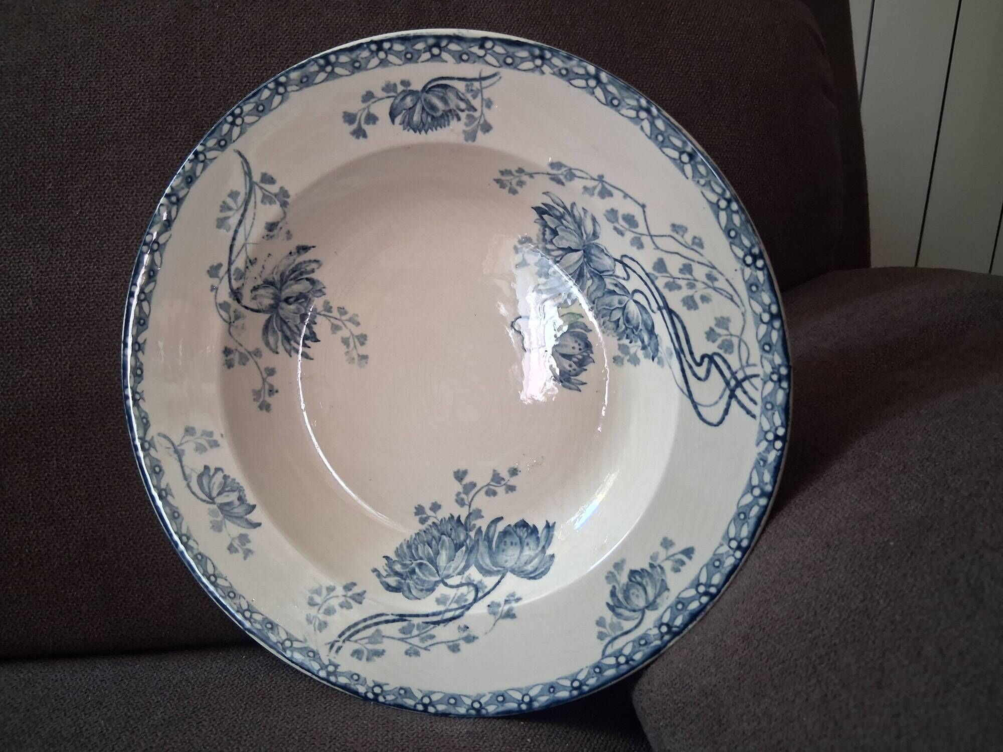 Service of 33 plates and compote dish Royat U&C Sarreguemines 1900 in blue ironstone.