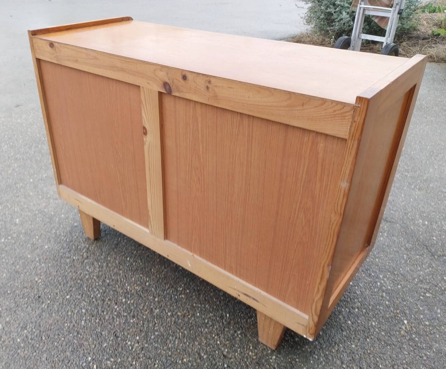 Compass feet chest of drawers