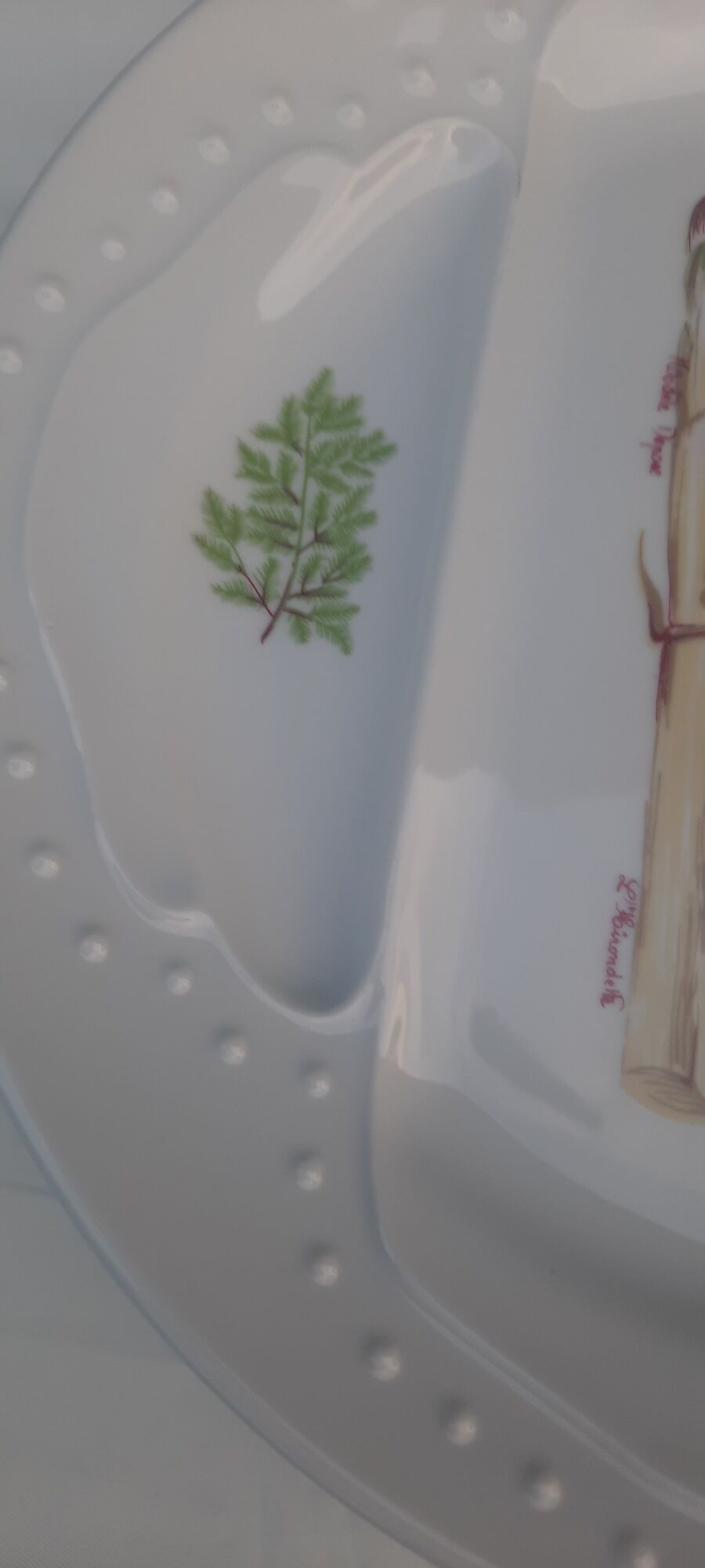 6 porcelain asparagus plates signed L'Hirondelle
