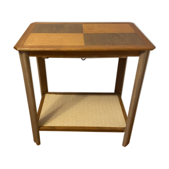 Serving table checkerboard effect veneer