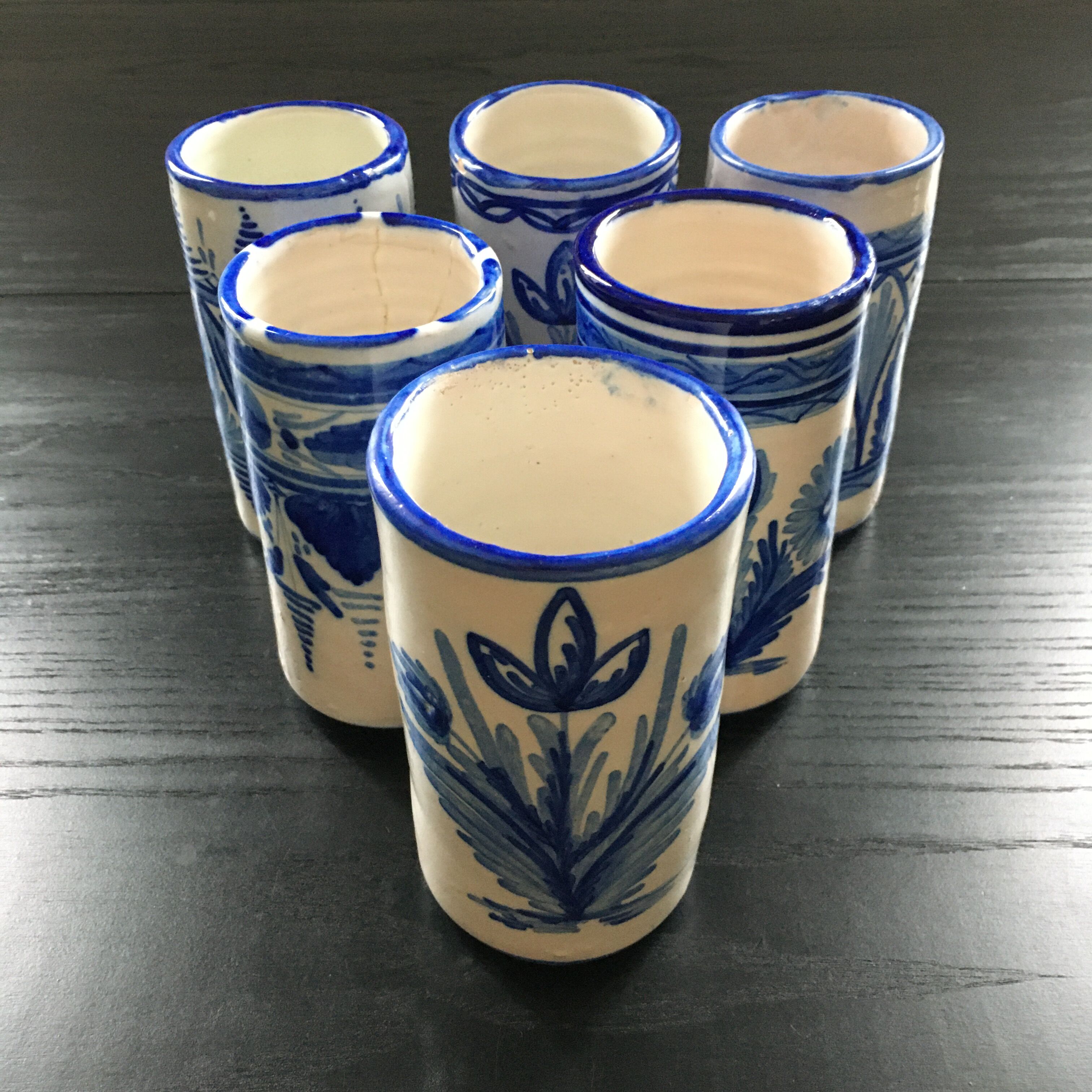 Lot of 5 blue decorative vases signed