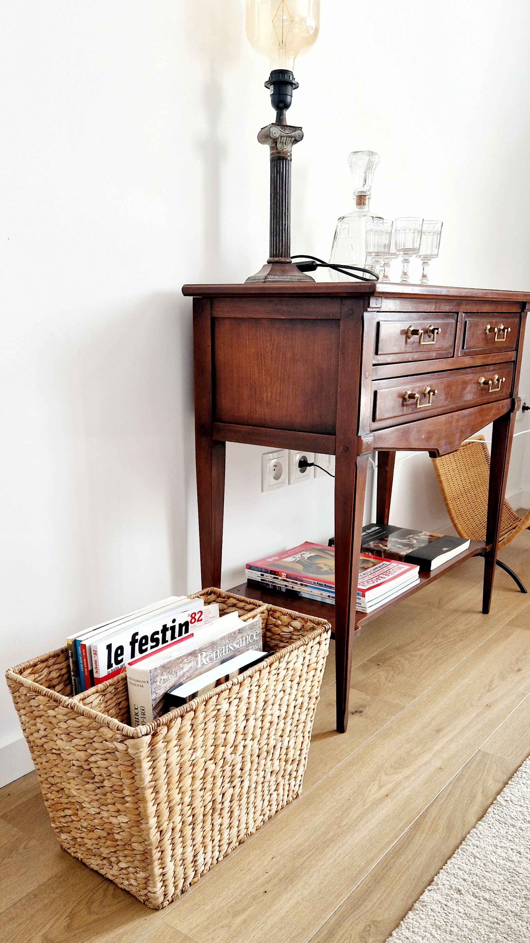 magazine holder in water hyacinth