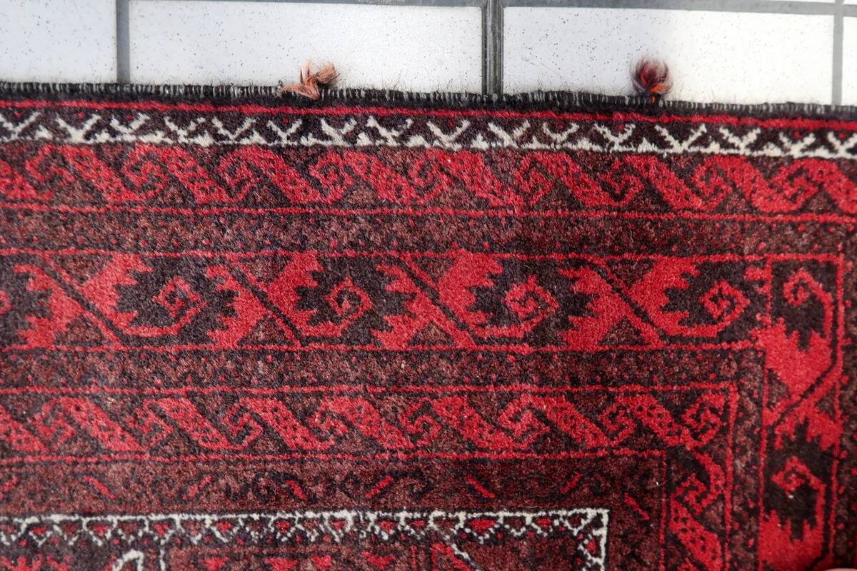 Tapis Baluch afghan ancien fait main, 105 cm x 212 cm (3,4 pi x 6,9 pi), années 1930 - 1C1159