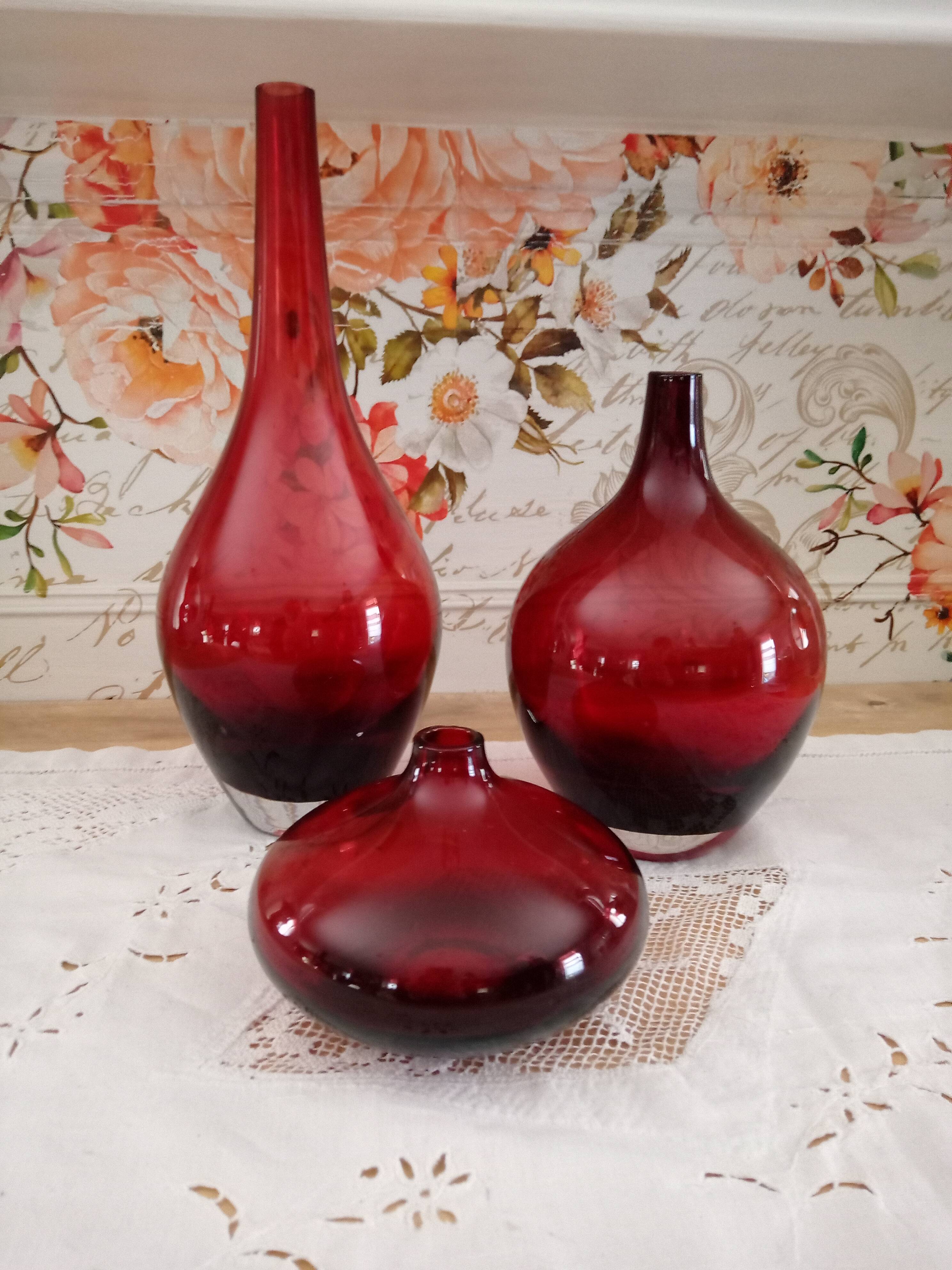 Lot of 3 vintage vases in burgundy red glass 3 sizes