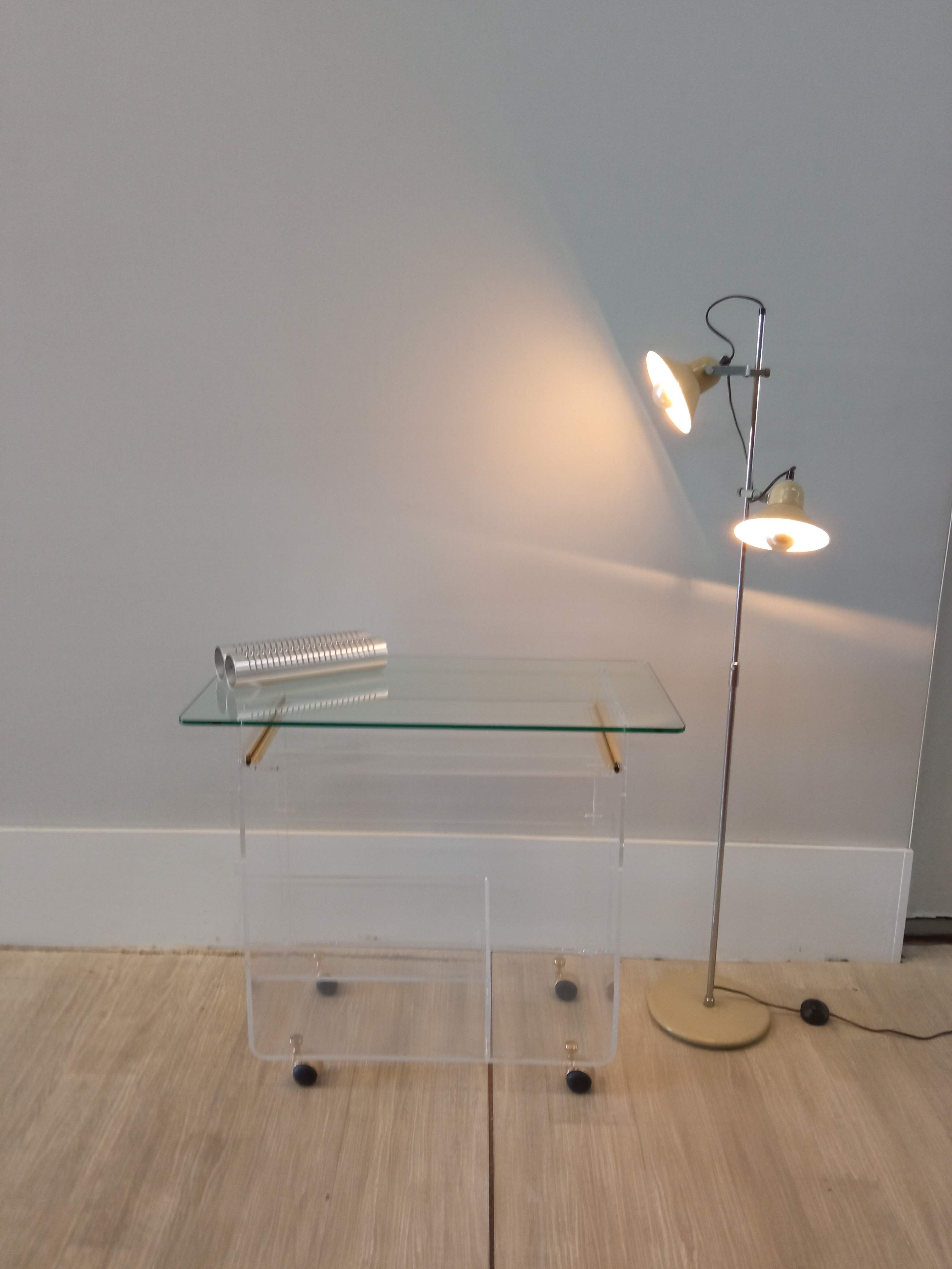 Bureau informatique en plexiglas David Lange