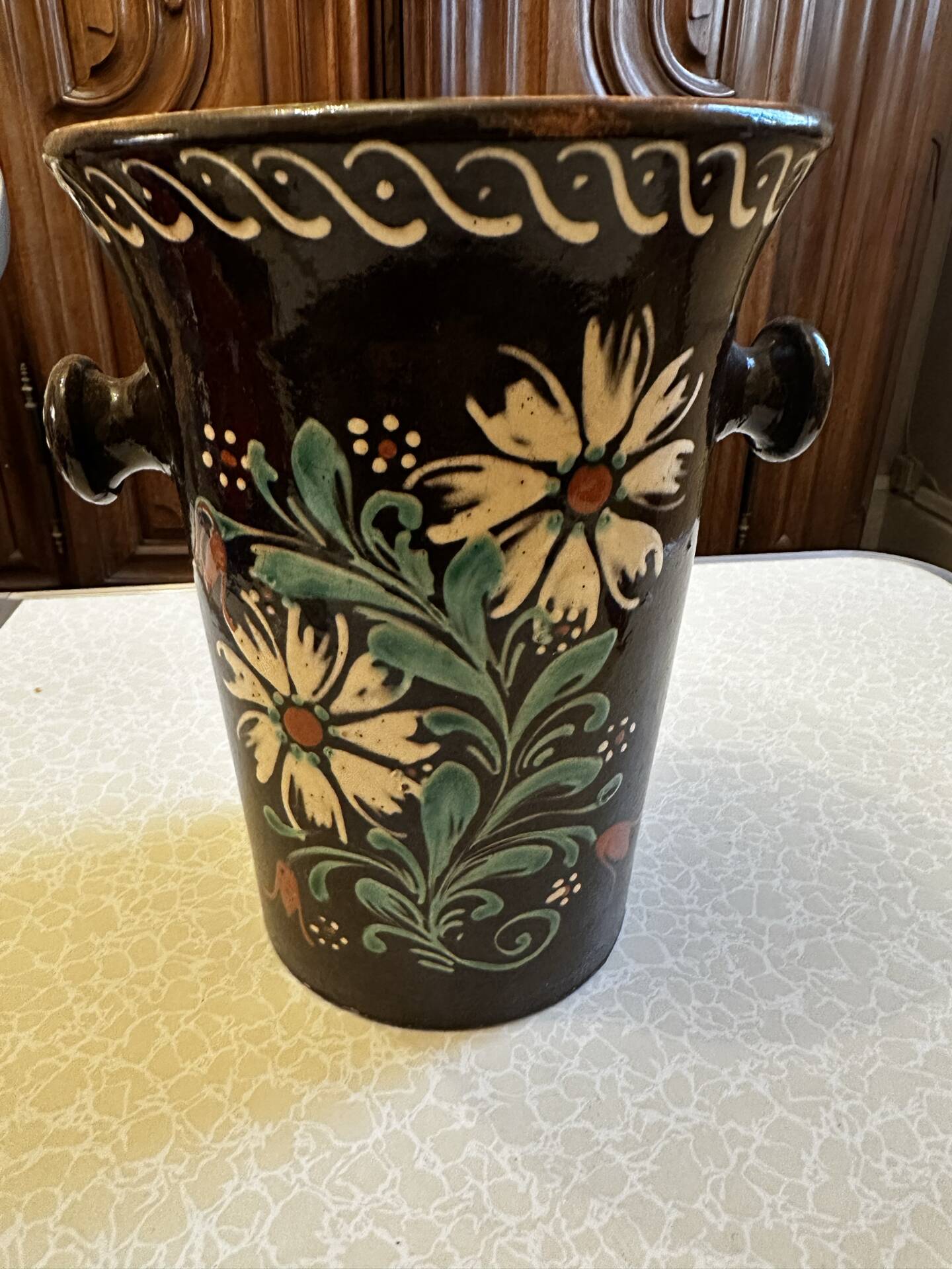 Antique white wine cooler in glazed ceramic – flora decoration