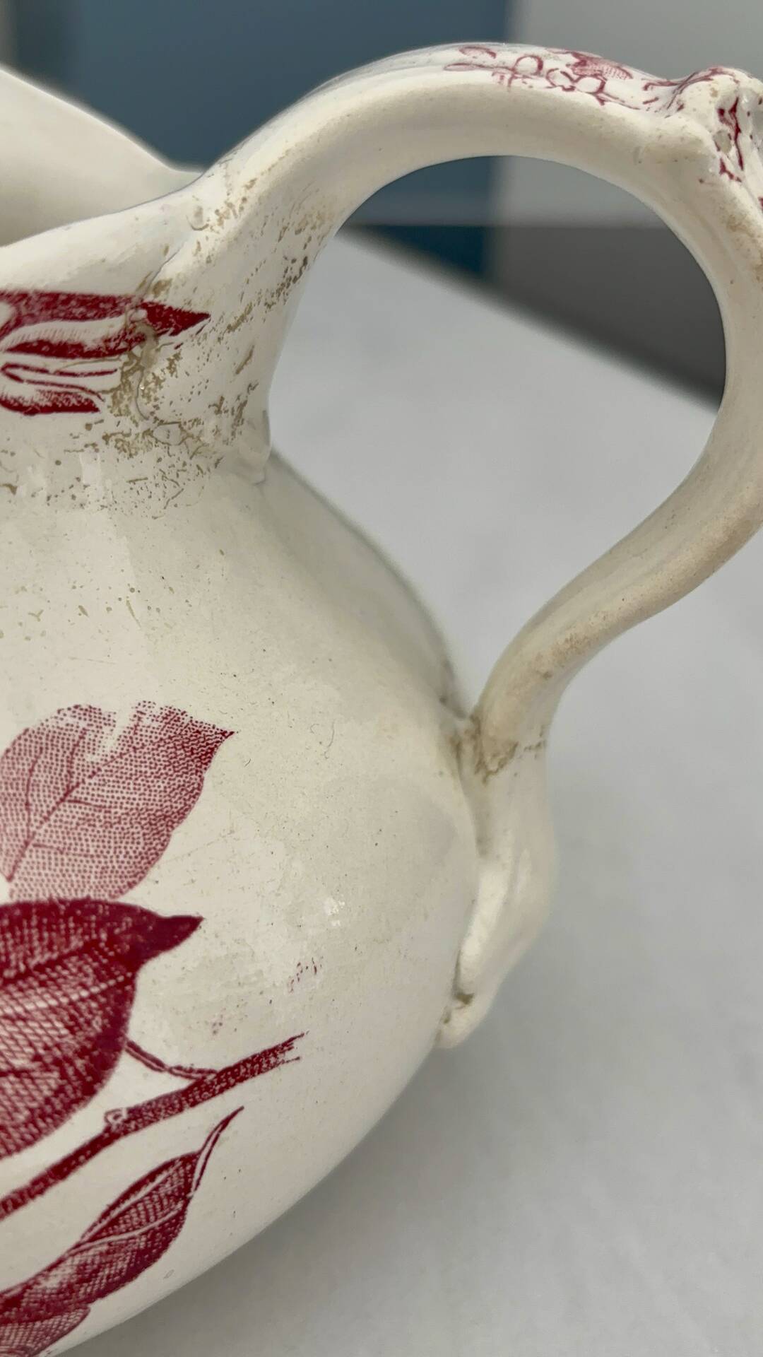 Antique toilet bowl in ironstone Lilas Creil and Montereau – Pic