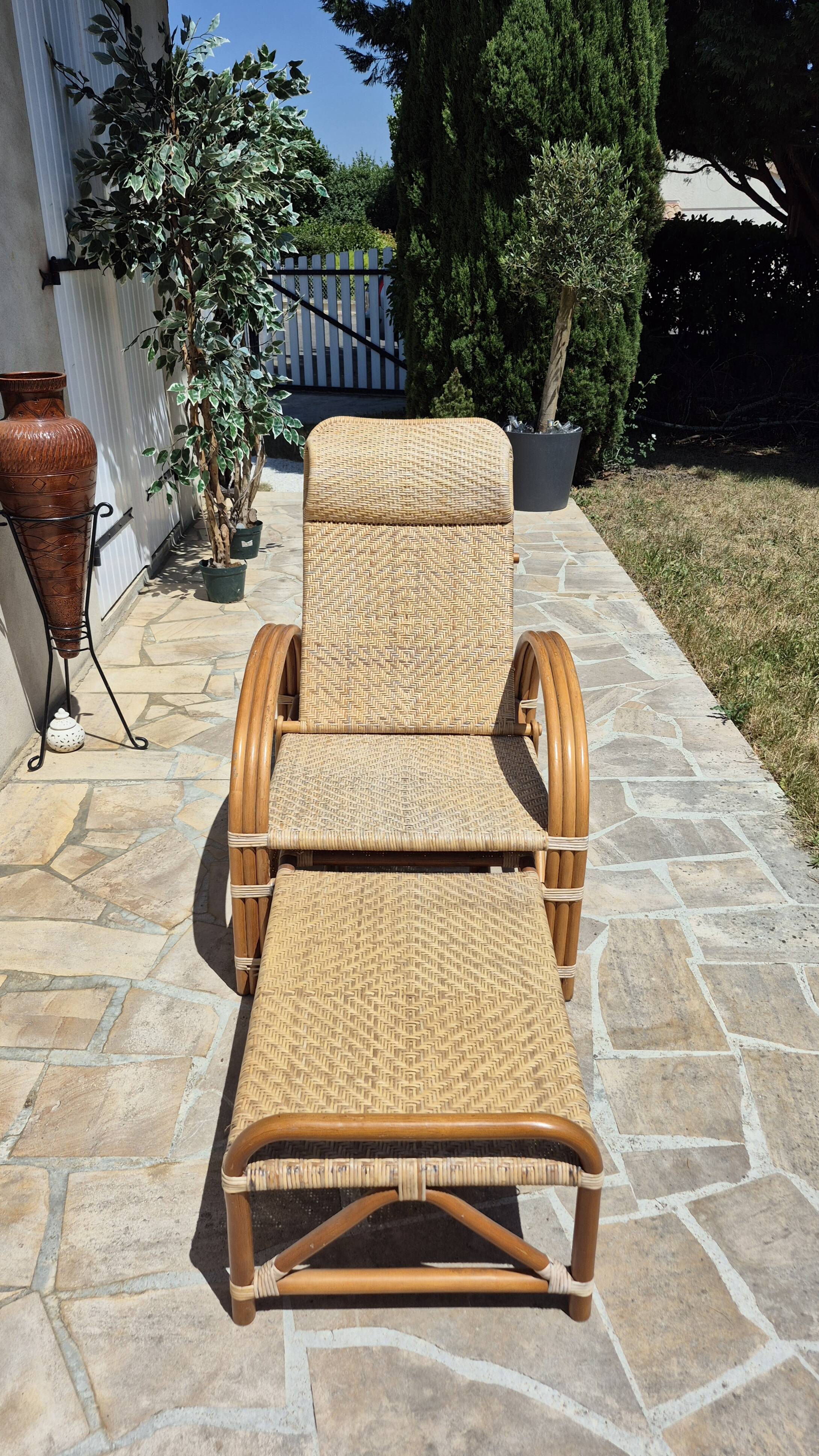 Vintage rattan and bamboo chaise longue, circa 1960s Italy.