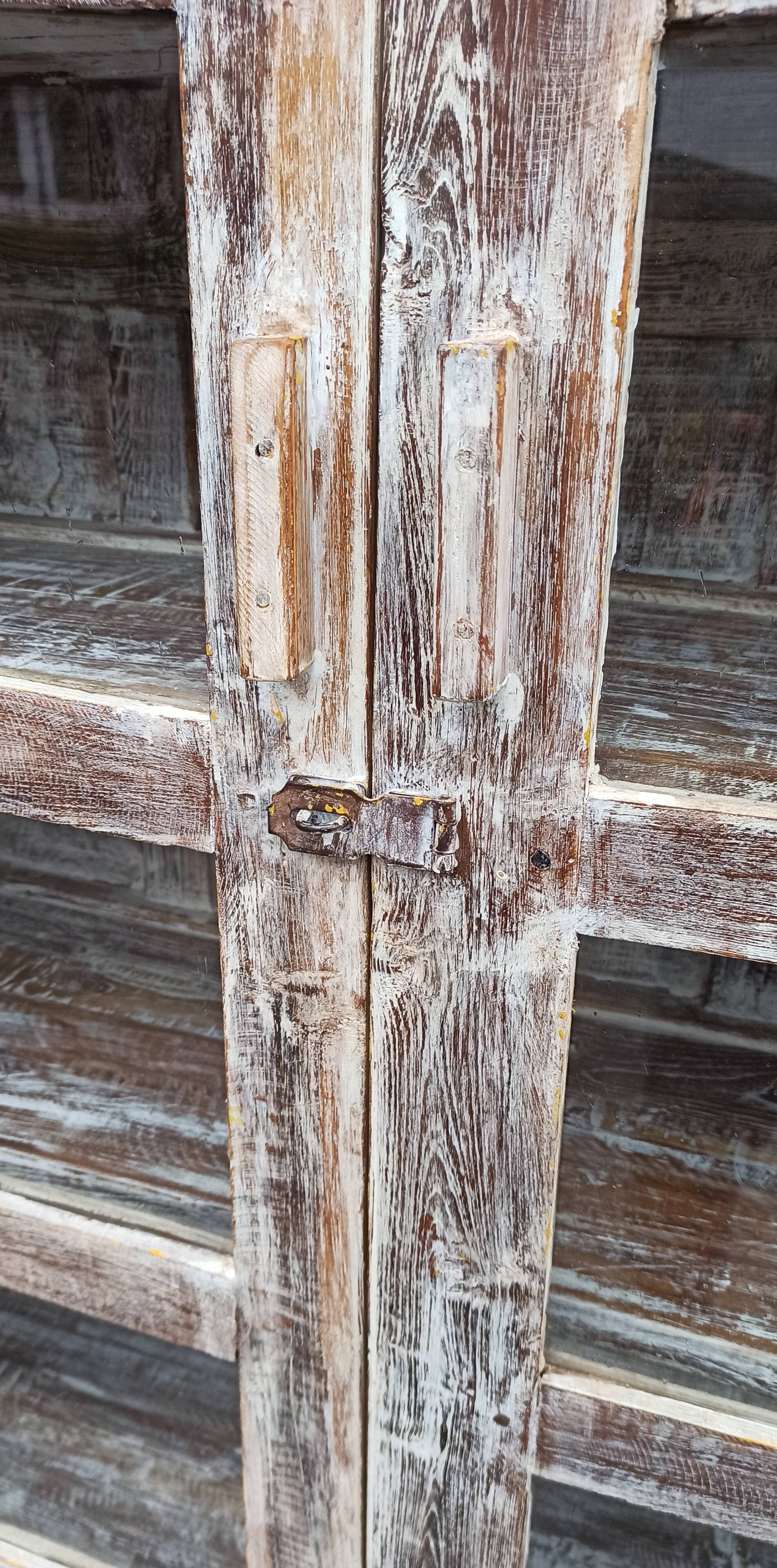 Vaisselier en bois ancien