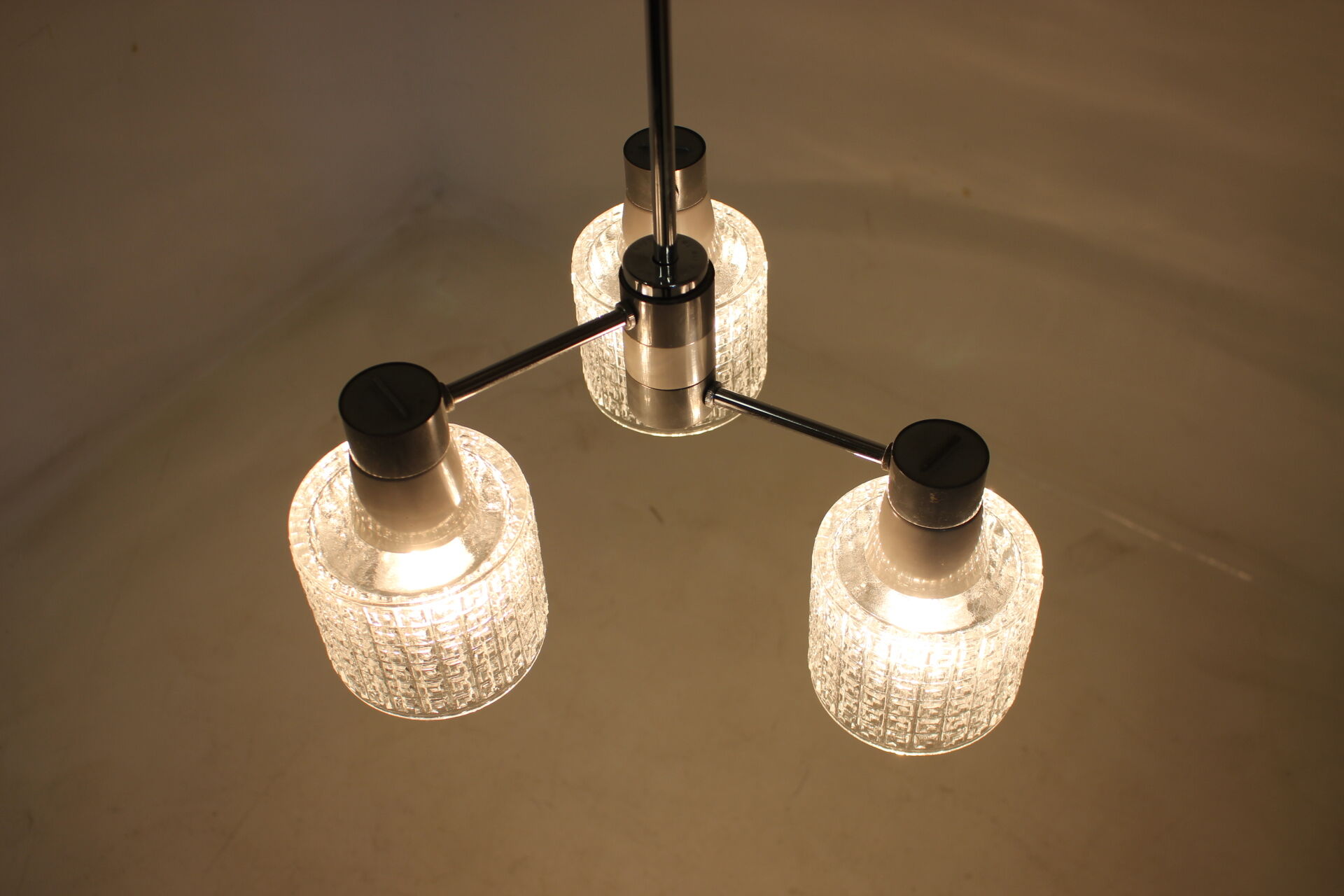 Lustre chromé du milieu du siècle par Drukov 1970