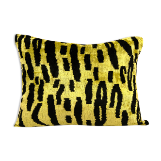 Tiger motif pillow cover
