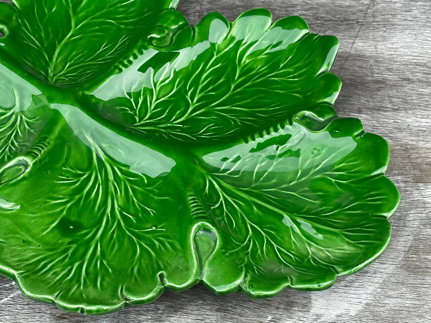 Green Ceramic Hors d'Oeuvres Dish in Leaf Shape, Art Deco Period