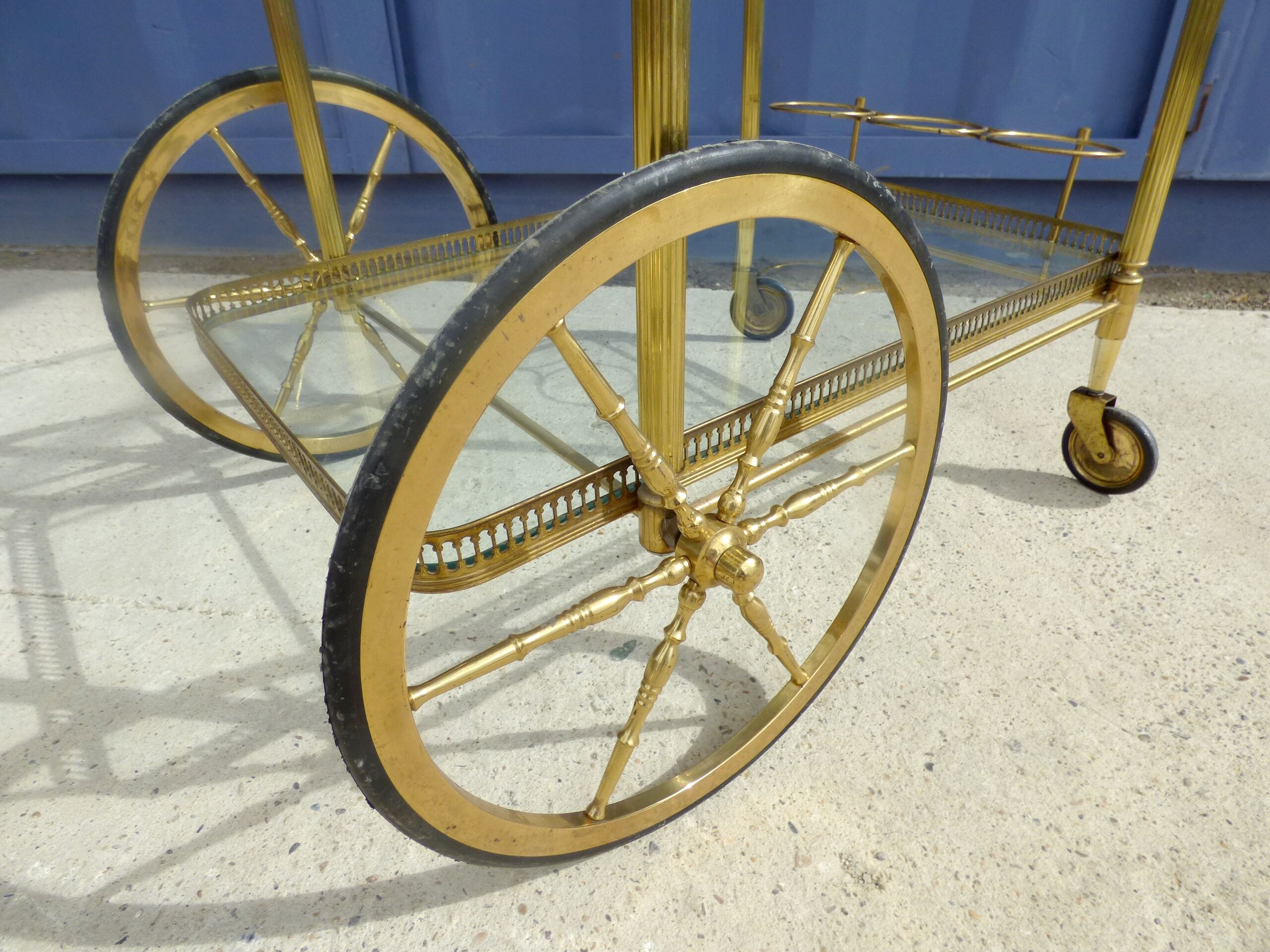 Golden wheels serving table