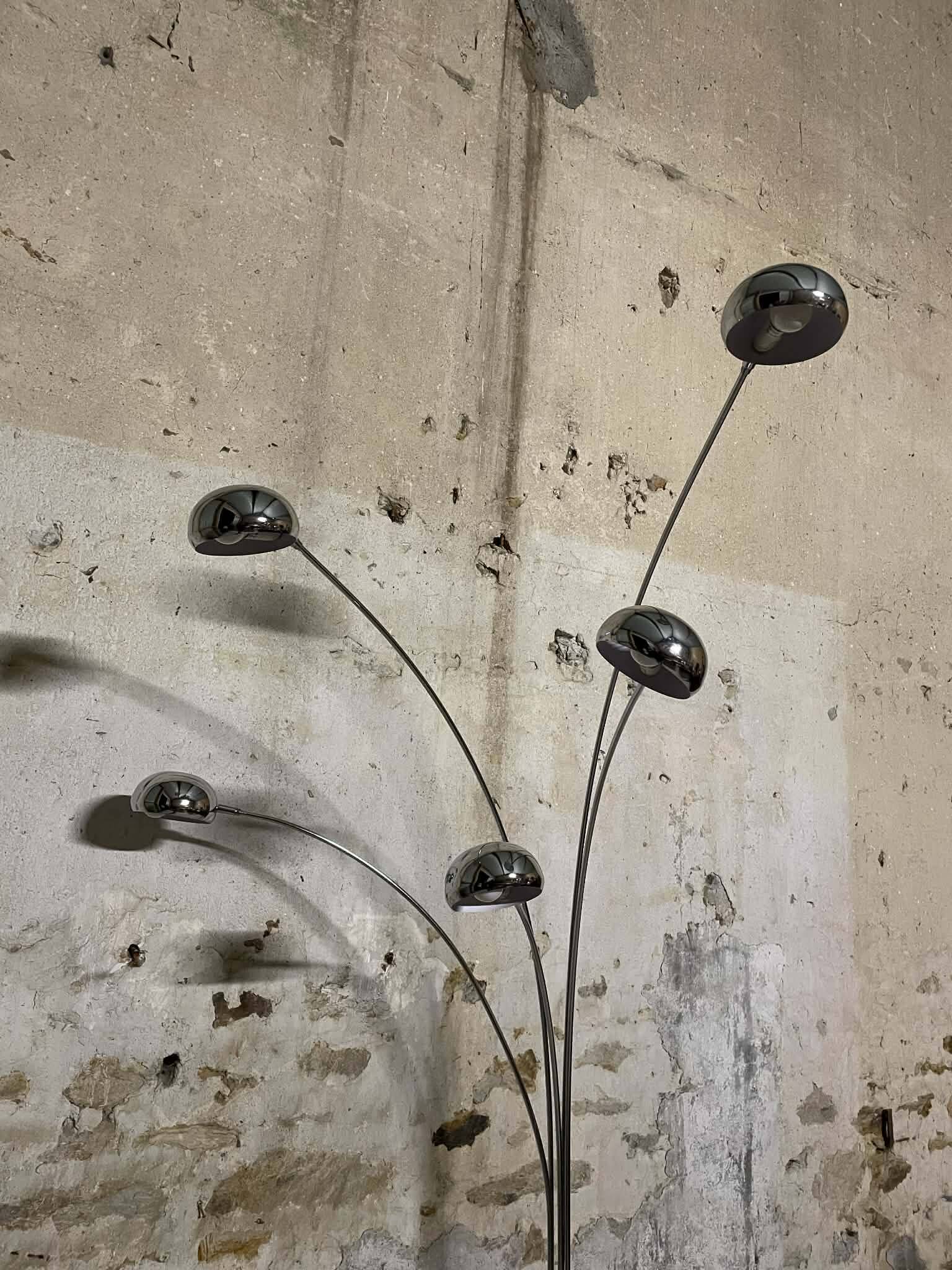 Vintage 5-branch floor lamp in chrome and marble – 1970s arc style