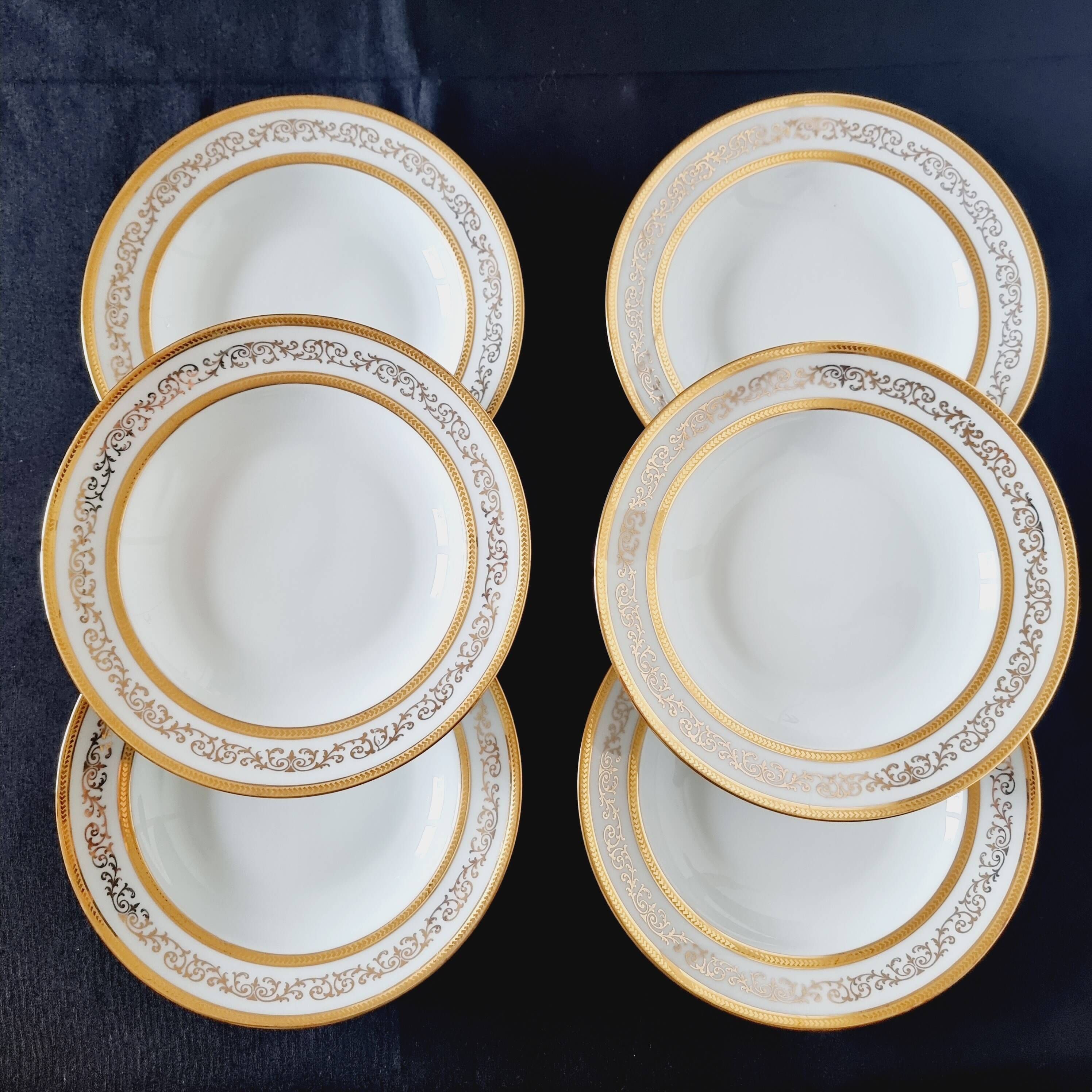 Set of 6 fine Limoges porcelain dinner plates, decorated with gold