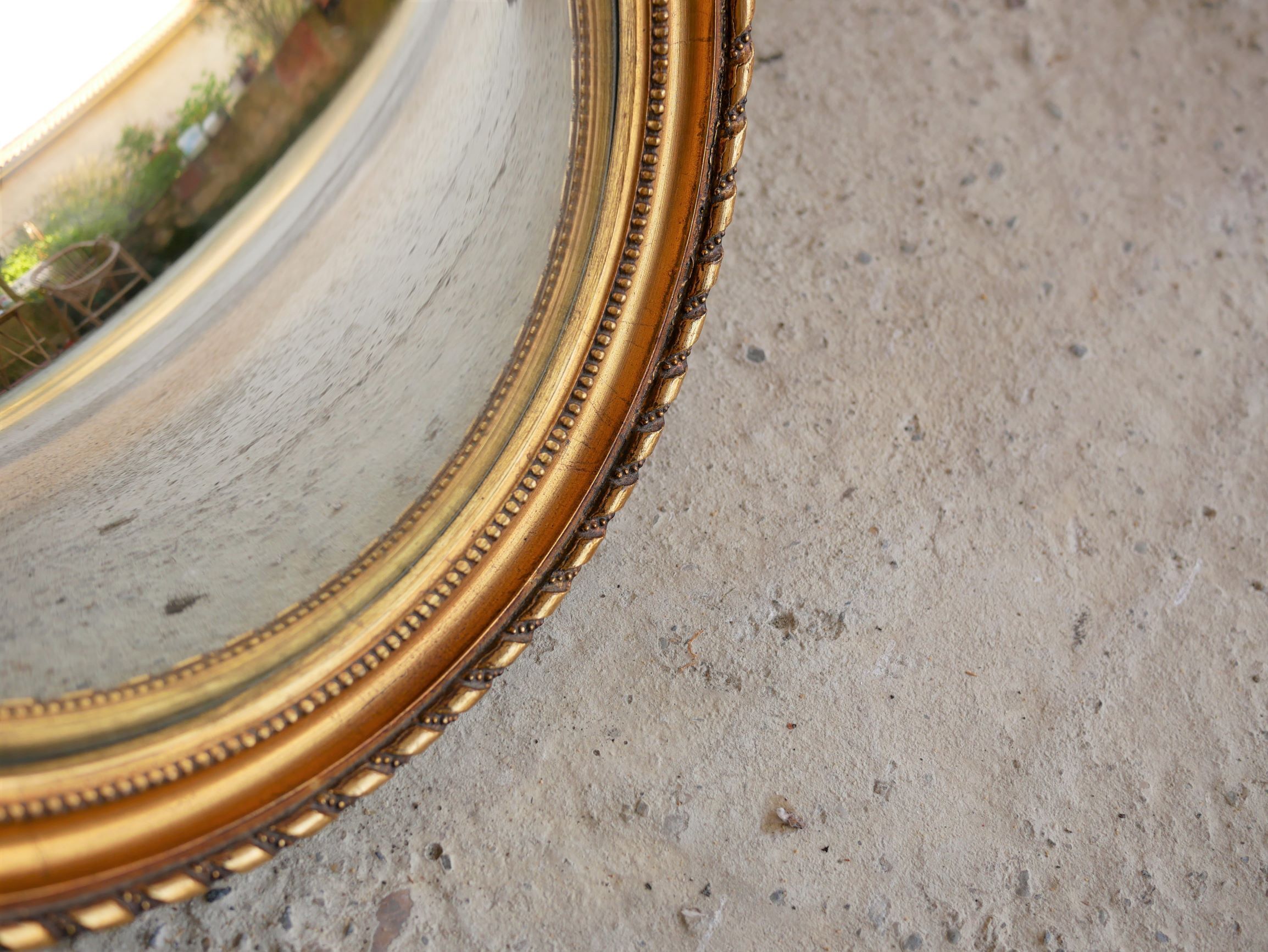 Witch mirror in gilded wood 24x24cm