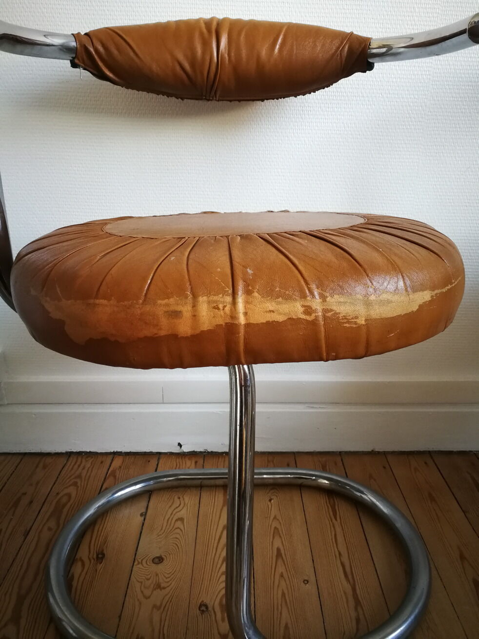 Suite de 4 chaises Giotto Stoppino cognac