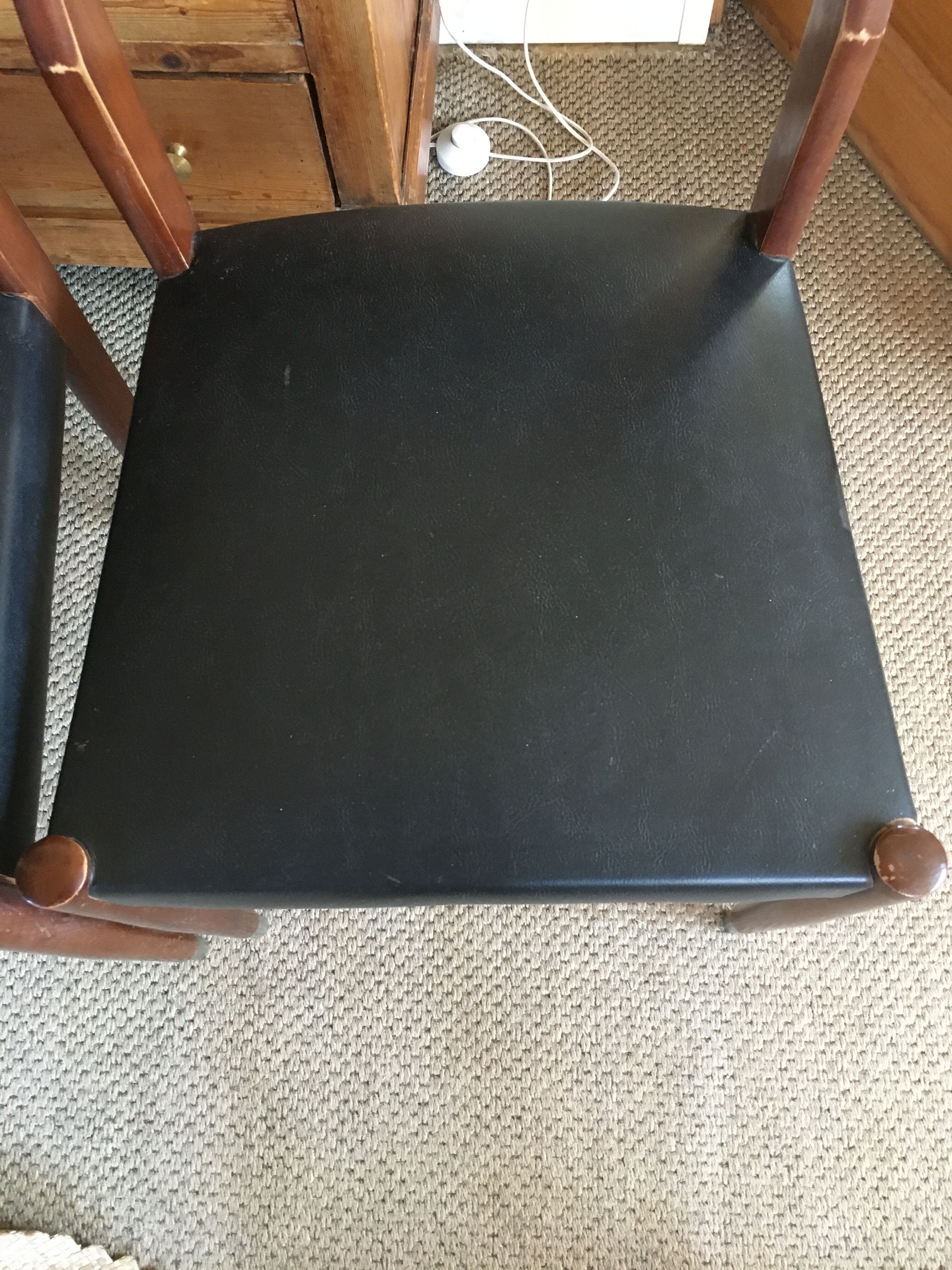 Series of 3 chairs