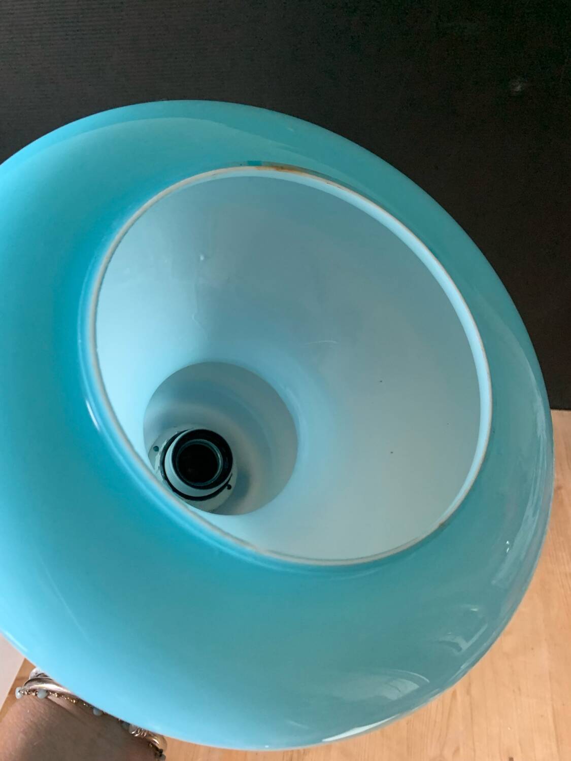 Suspension opaline bleu vintage