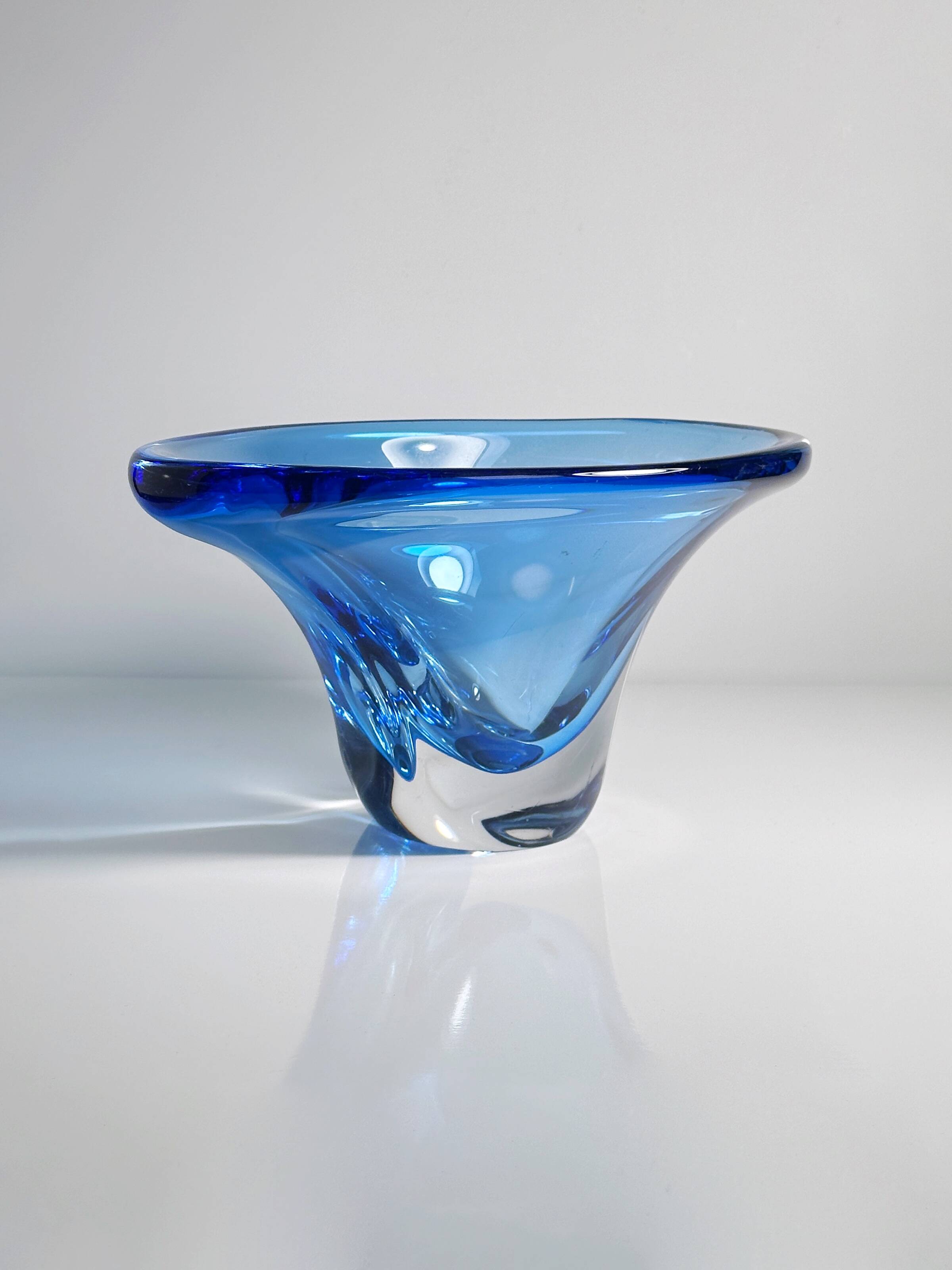 Large crystal glass fruit bowl by Focke & Meltzer Amsterdam