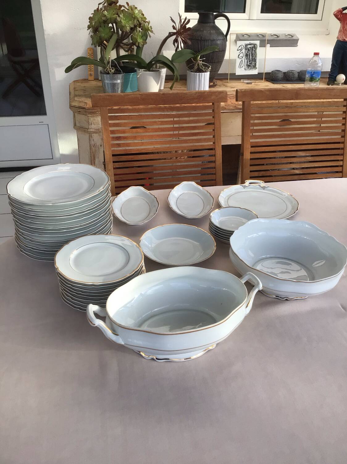 Porcelain dinner service