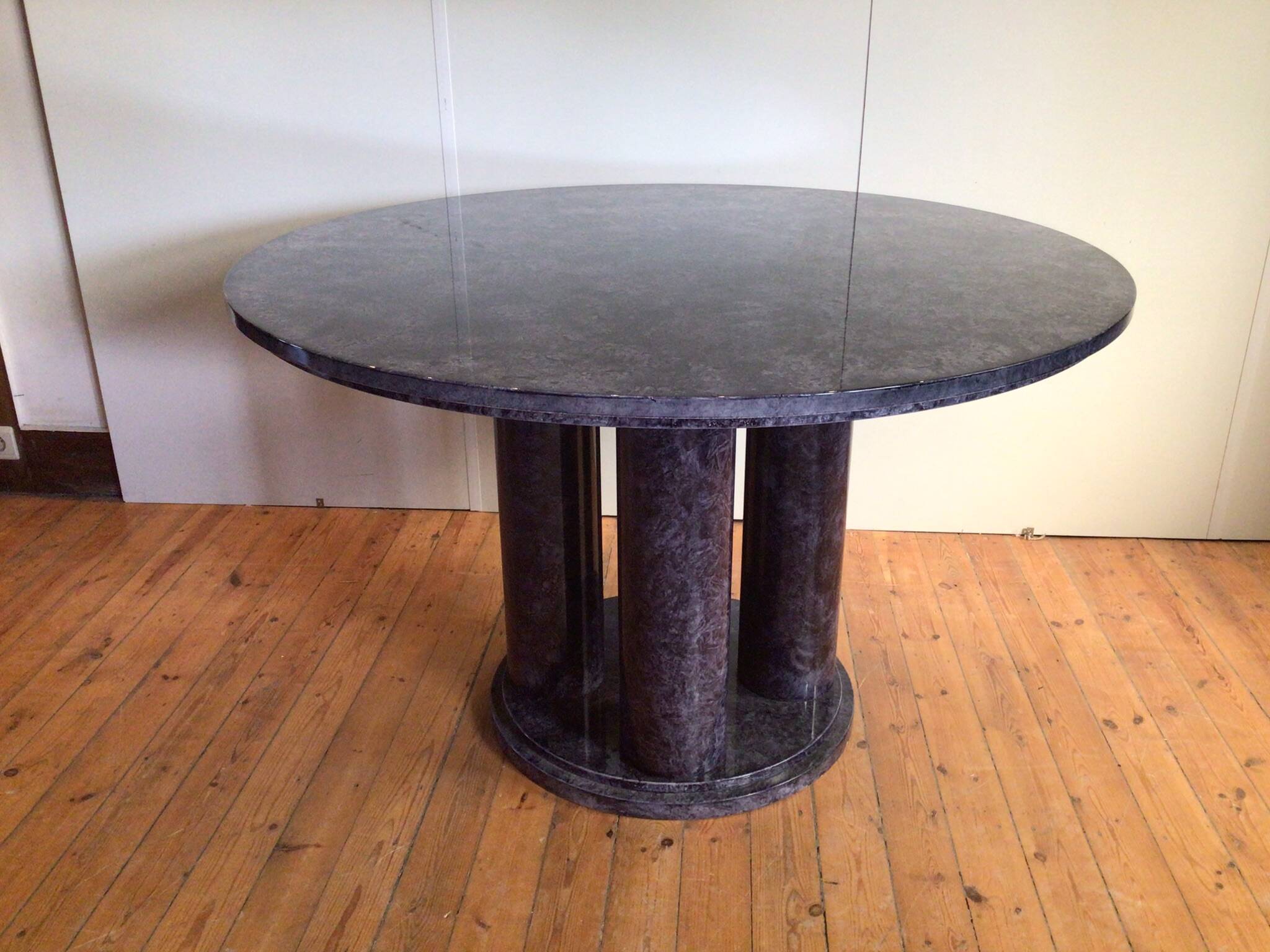 table à manger en faux marbre