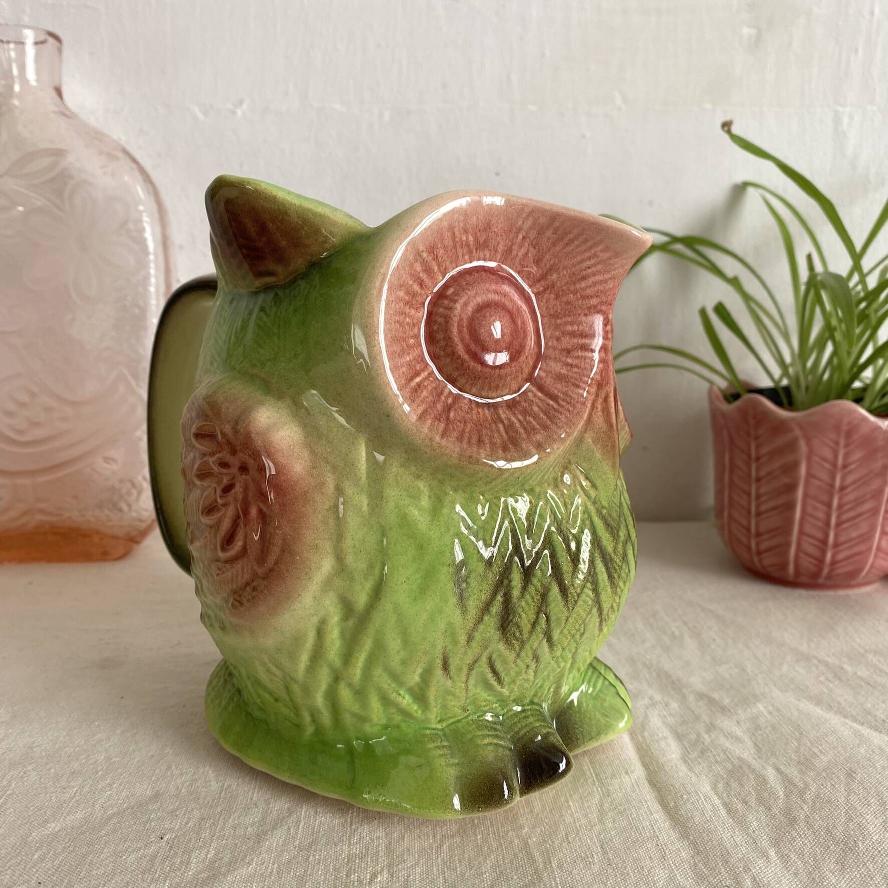 Zoomorphic jug, Sarreguemines jug in slipware, owl, owl.