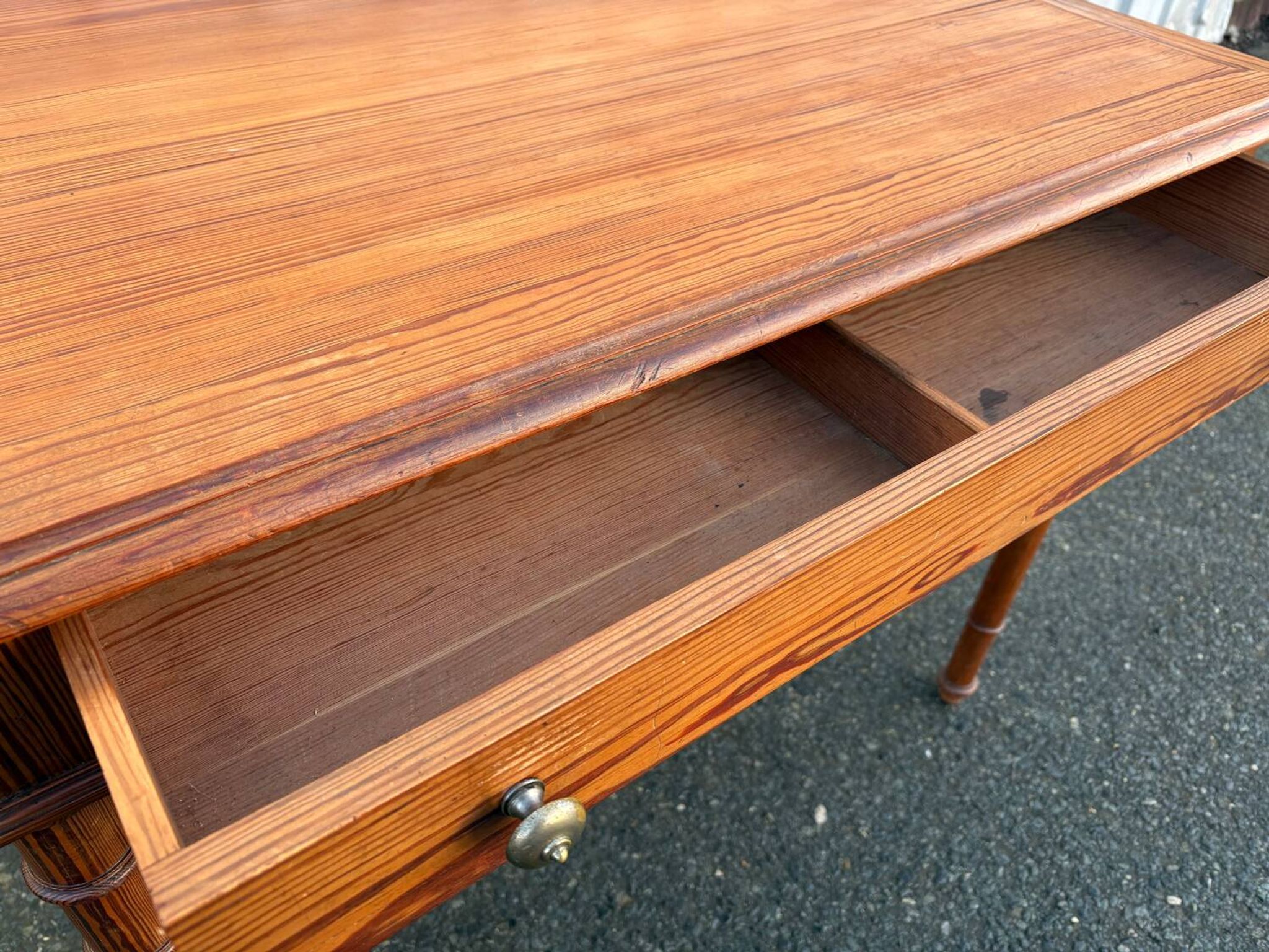 Antique desk in pitch pine, turned legs, drawer – superb patina.