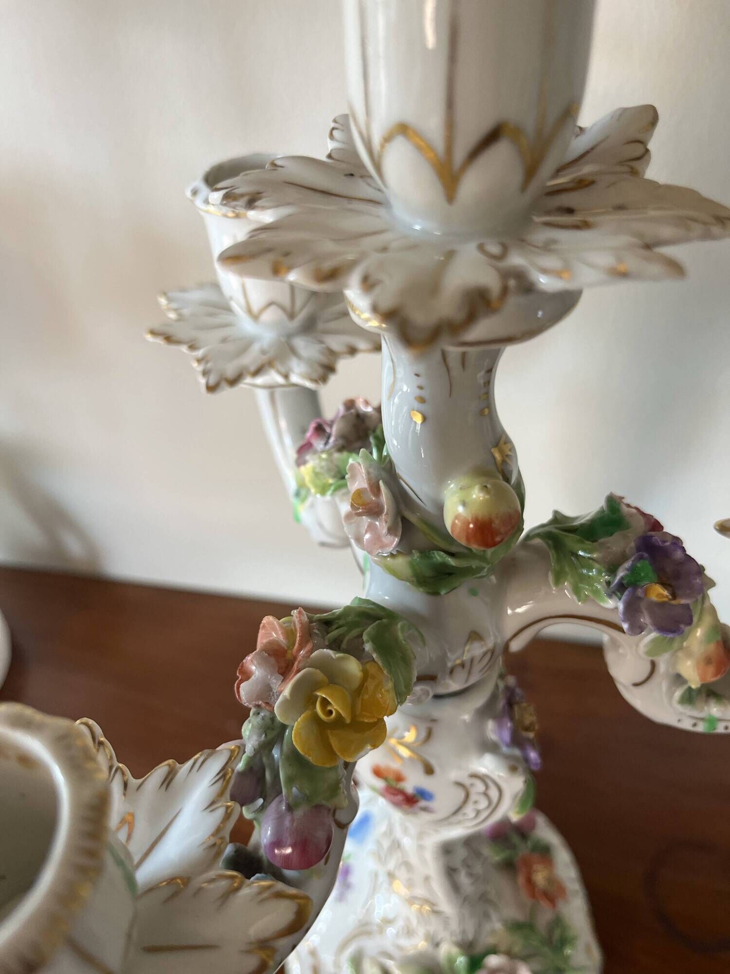 Pair of candelabra with 4 light sources in porcelain. Late 19th century.