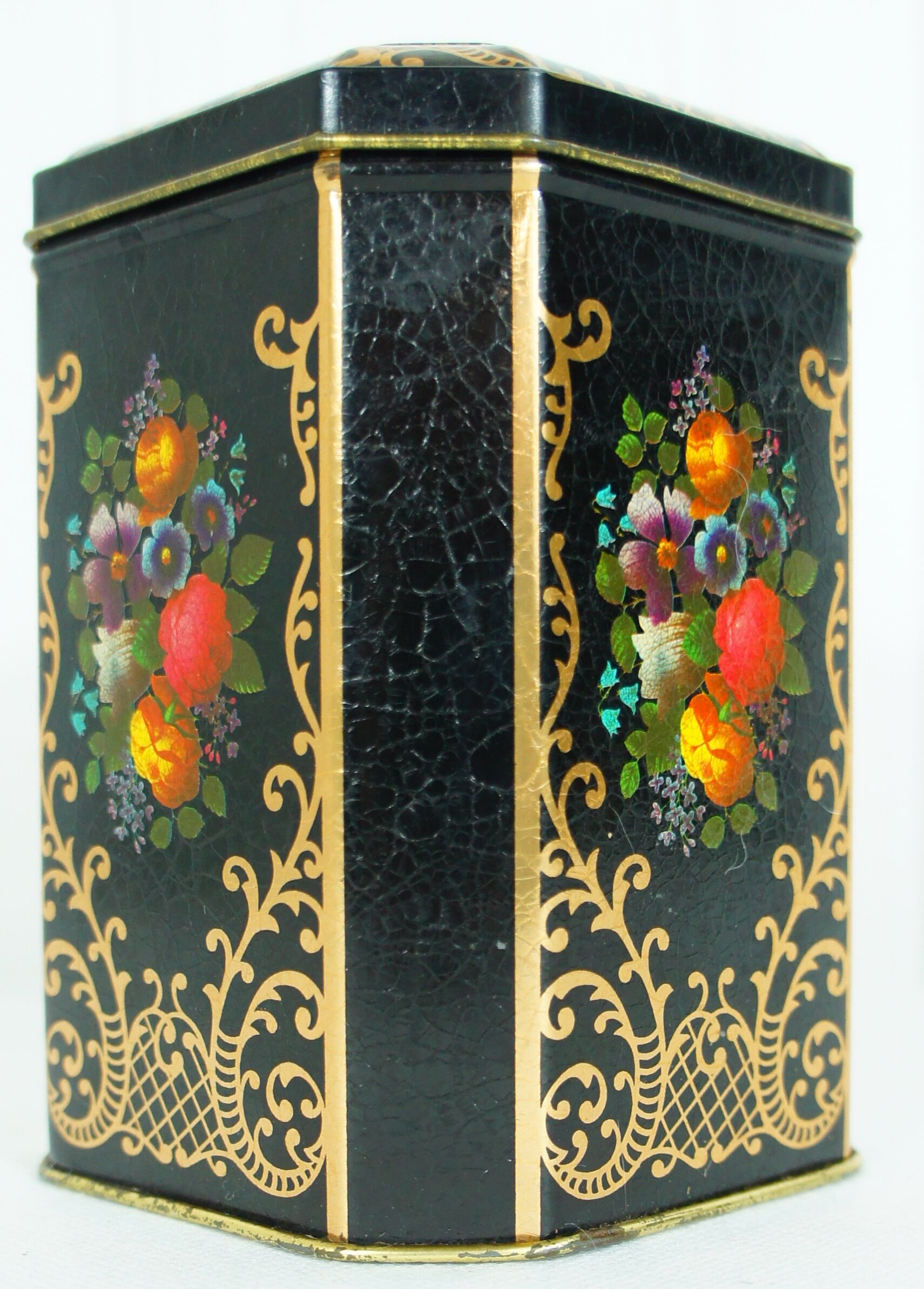 English octagonal box in screen-printed metal