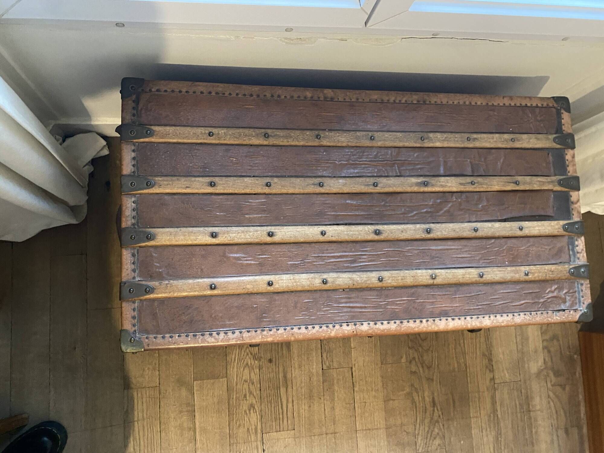 Antique travel trunk – wood and riveted fittings (period patina)