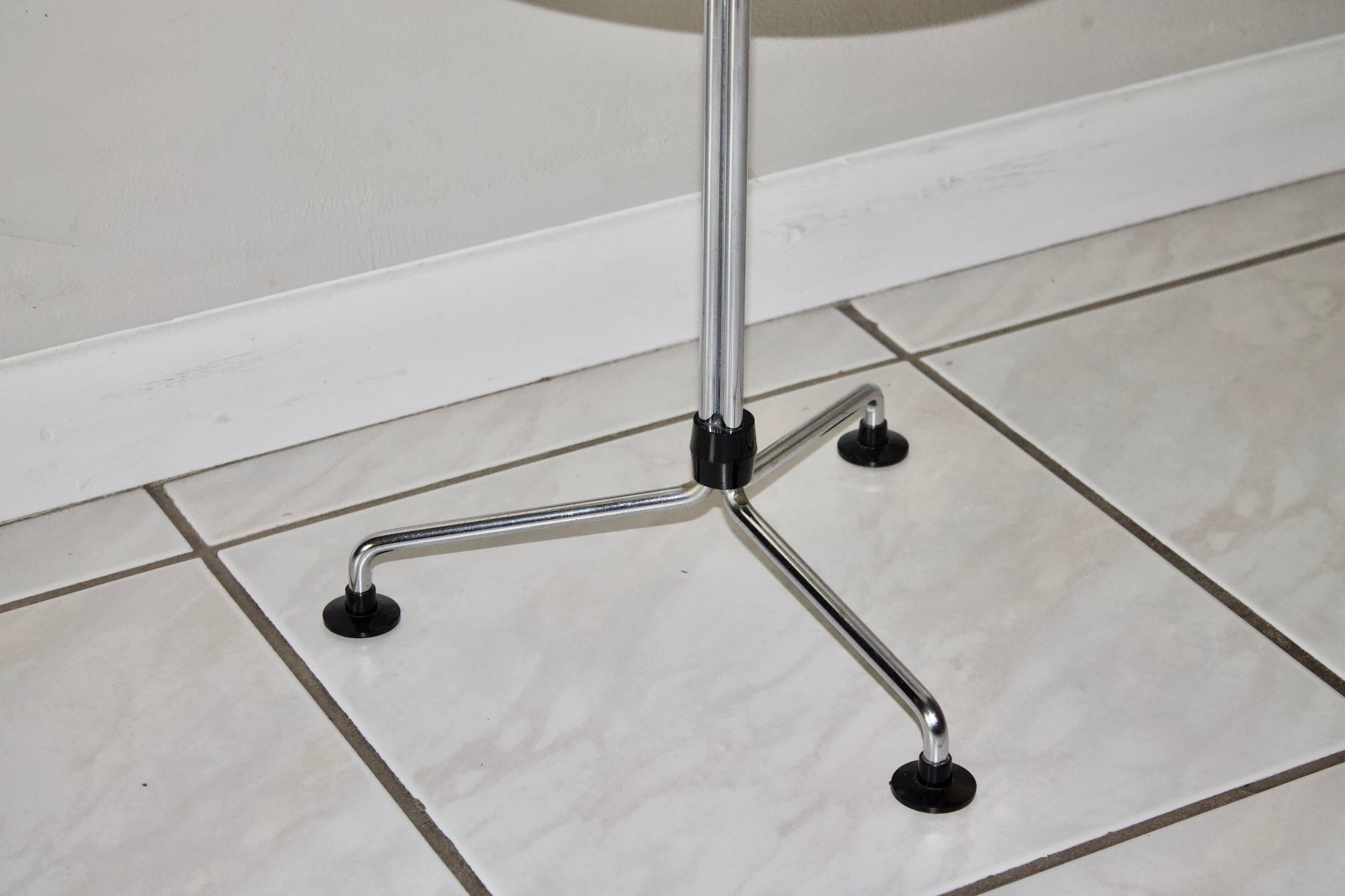 Tripod table pedestal