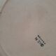 lot service vaisselles de gien beige avec rayures rouge bordeaux et dessin fleurs au centre, en faie